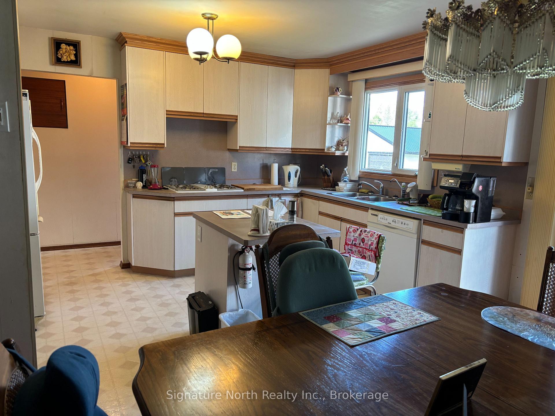 Photo 6 of 2070 Piper Avenue, Thunder Bay, Rosslyn Road — HOMEH