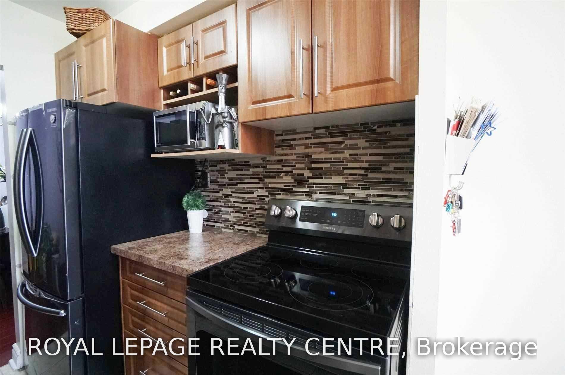 Photo 12 of Unit 504, 1615 Bloor Street E, Mississauga, Applewood — HOMEH