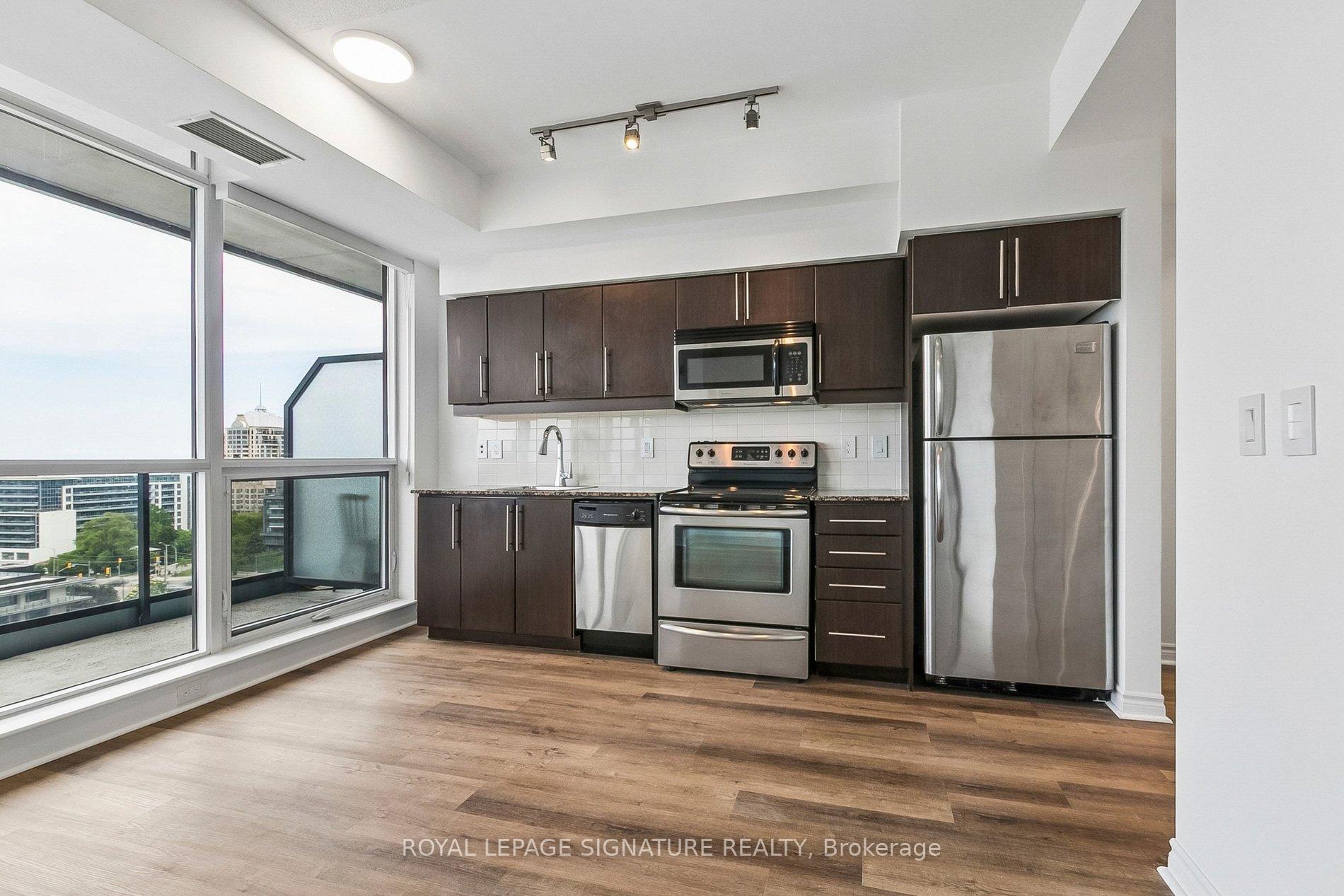 Photo 3 of Unit 923, 2885 Bayview Avenue, North York, Bayview Village — HOMEH