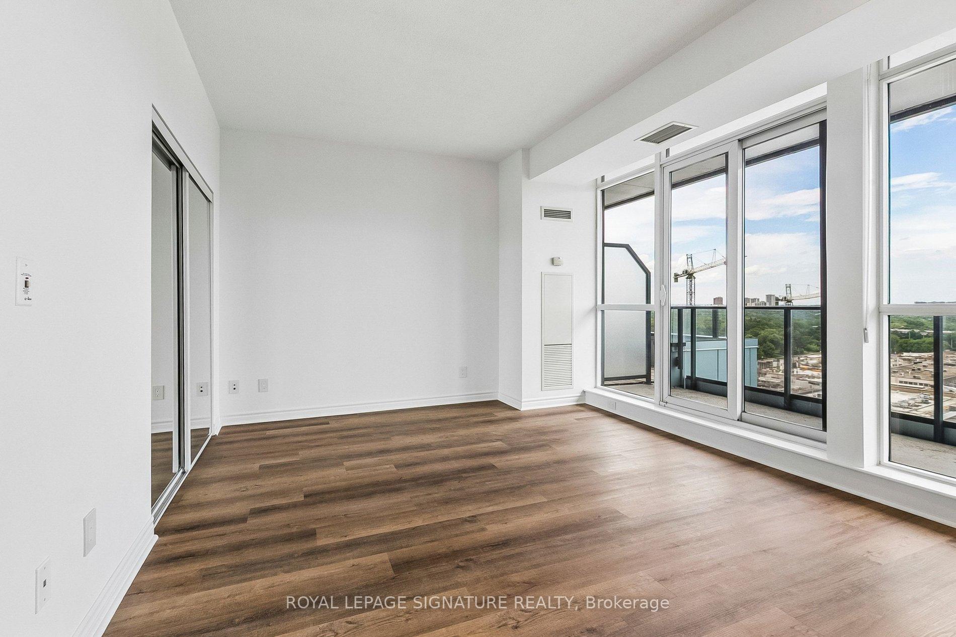 Photo 5 of Unit 923, 2885 Bayview Avenue, North York, Bayview Village — HOMEH