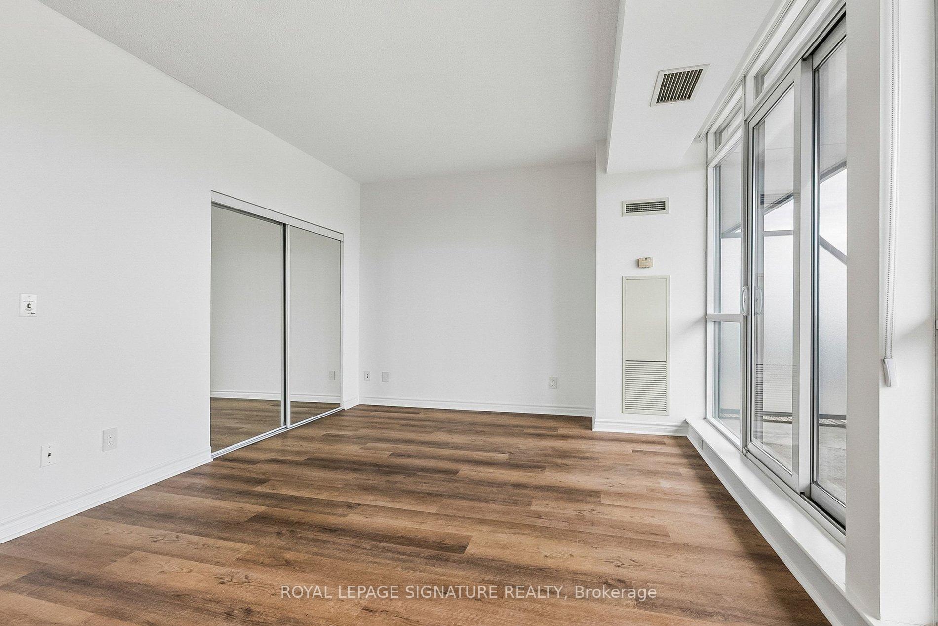 Photo 6 of Unit 923, 2885 Bayview Avenue, North York, Bayview Village — HOMEH