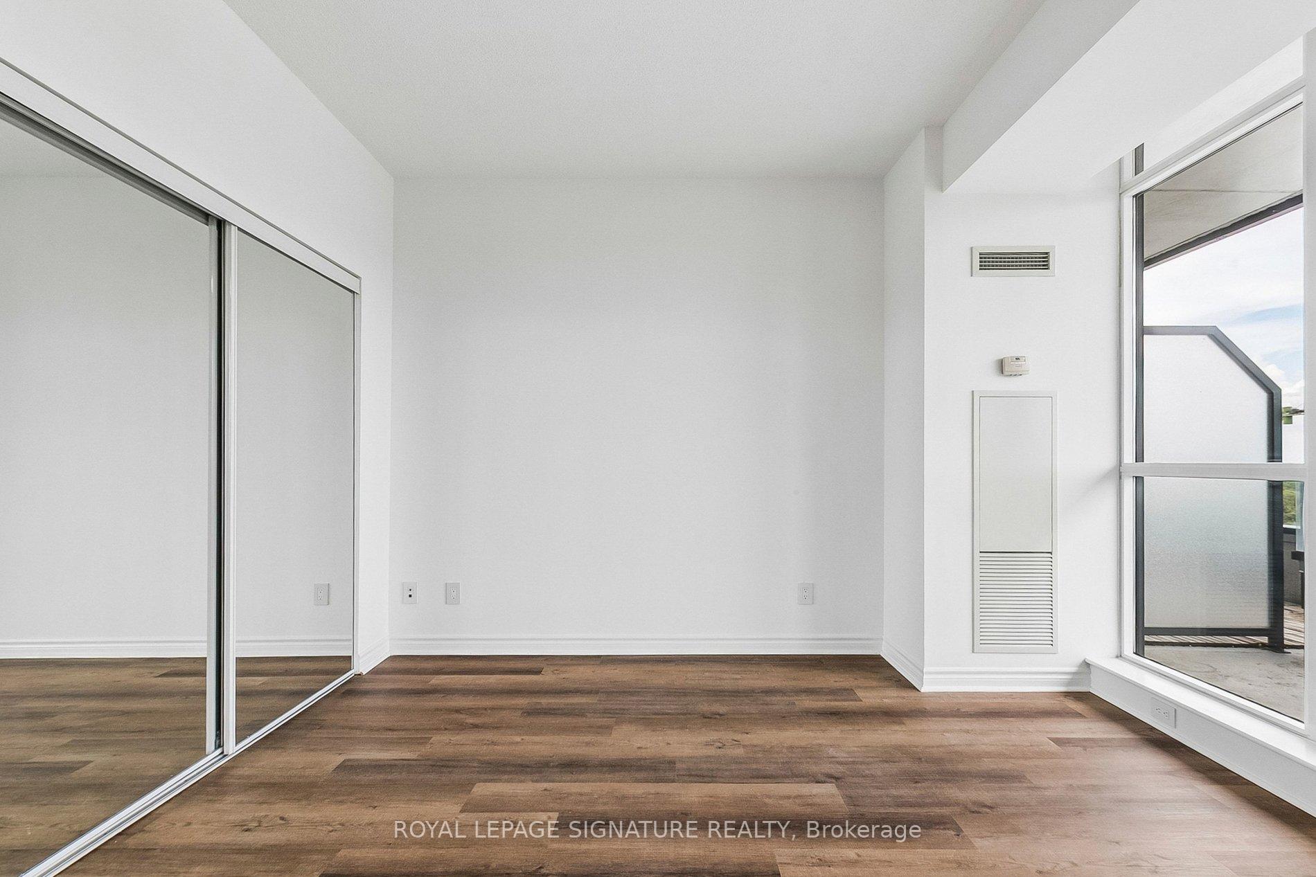 Photo 9 of Unit 923, 2885 Bayview Avenue, North York, Bayview Village — HOMEH