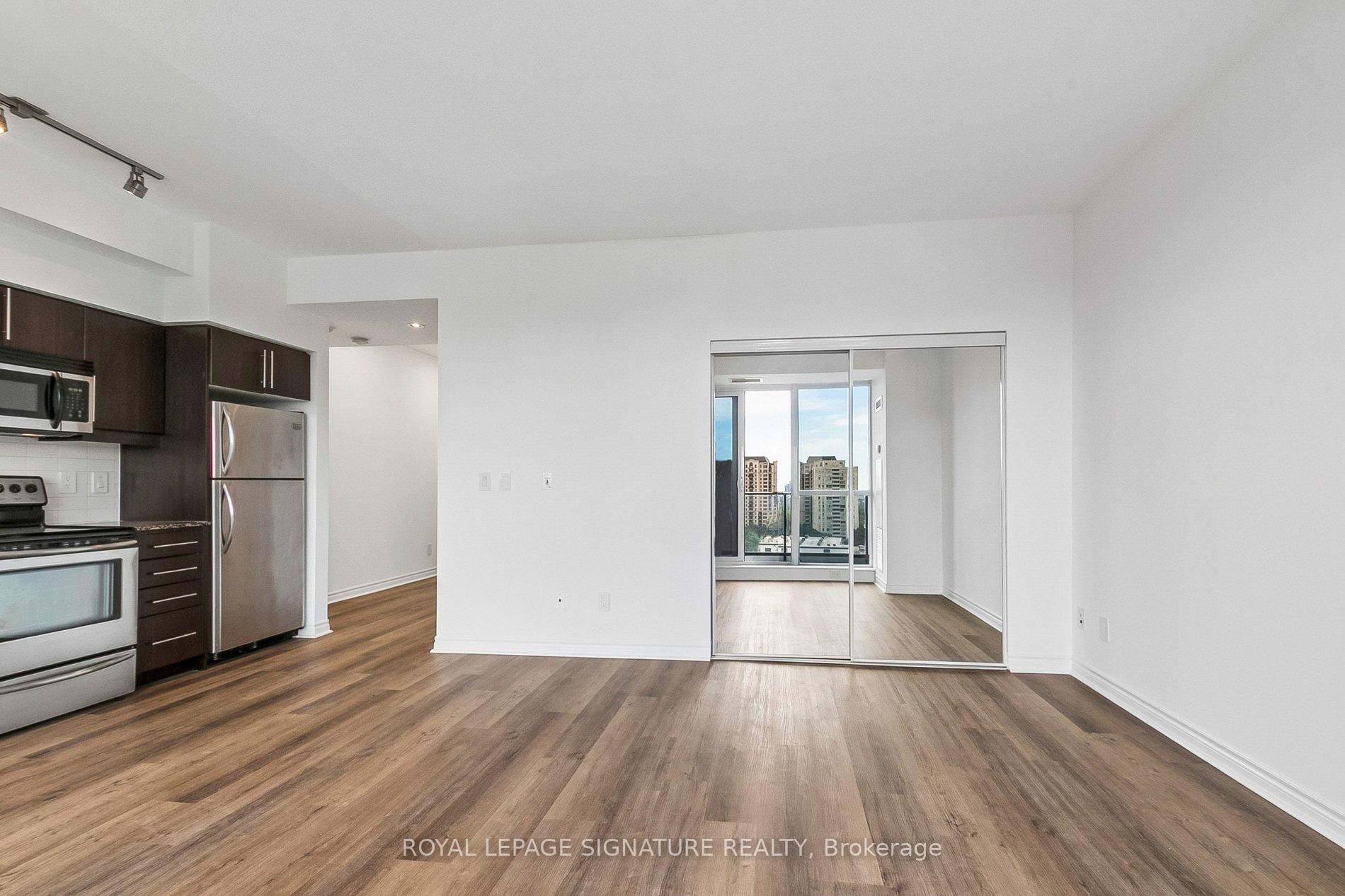 Photo 13 of Unit 923, 2885 Bayview Avenue, North York, Bayview Village — HOMEH