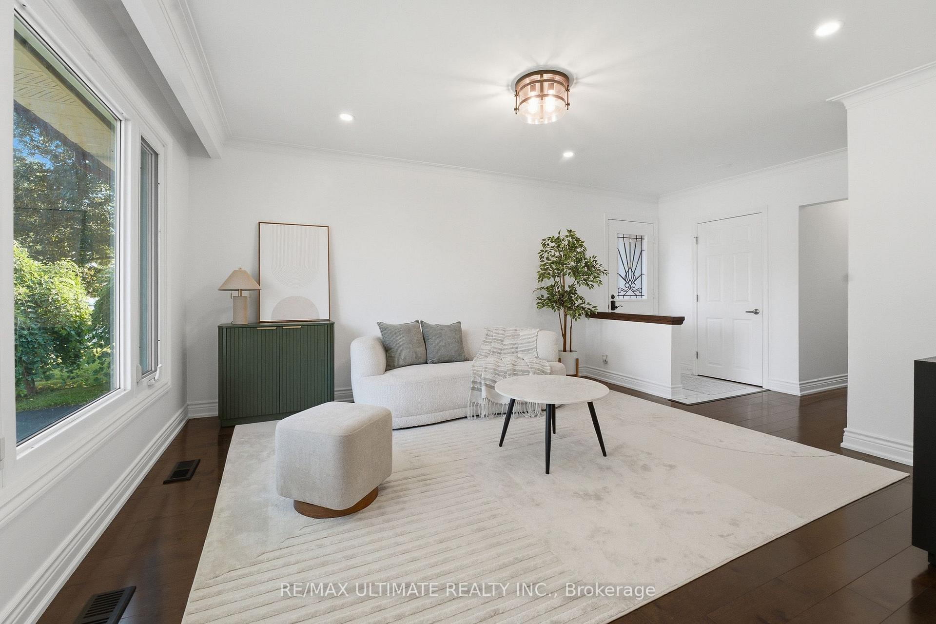 Photo 5 of 130 Thistle Down Boulevard, Etobicoke, Thistletown-Beaumonde Heights — HOMEH