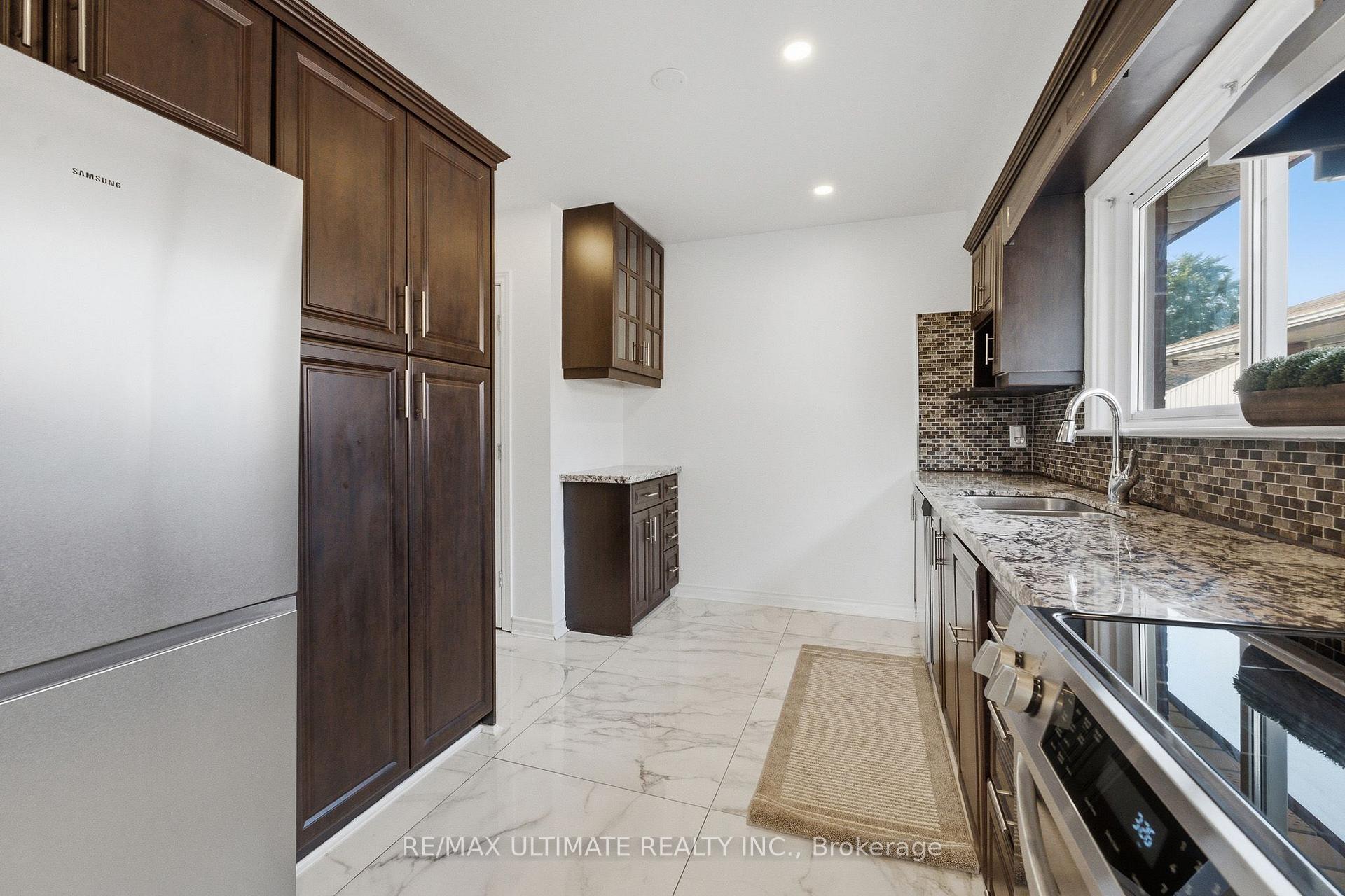 Photo 10 of 130 Thistle Down Boulevard, Etobicoke, Thistletown-Beaumonde Heights — HOMEH