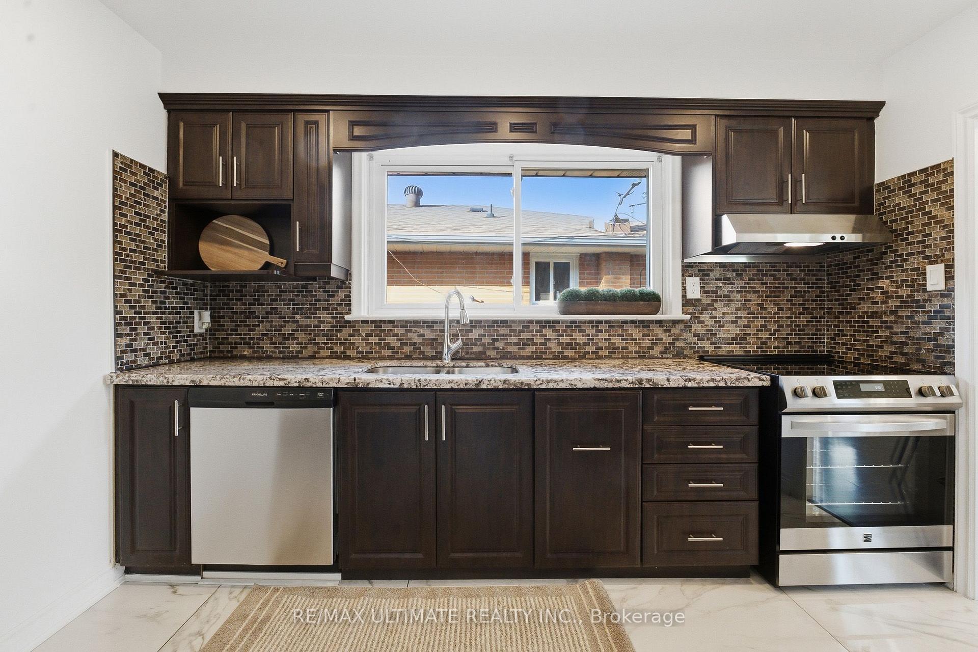 Photo 11 of 130 Thistle Down Boulevard, Etobicoke, Thistletown-Beaumonde Heights — HOMEH