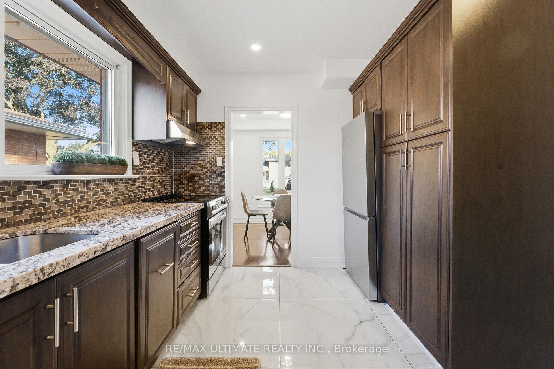 Photo 12 of 130 Thistle Down Boulevard, Etobicoke, Thistletown-Beaumonde Heights — HOMEH
