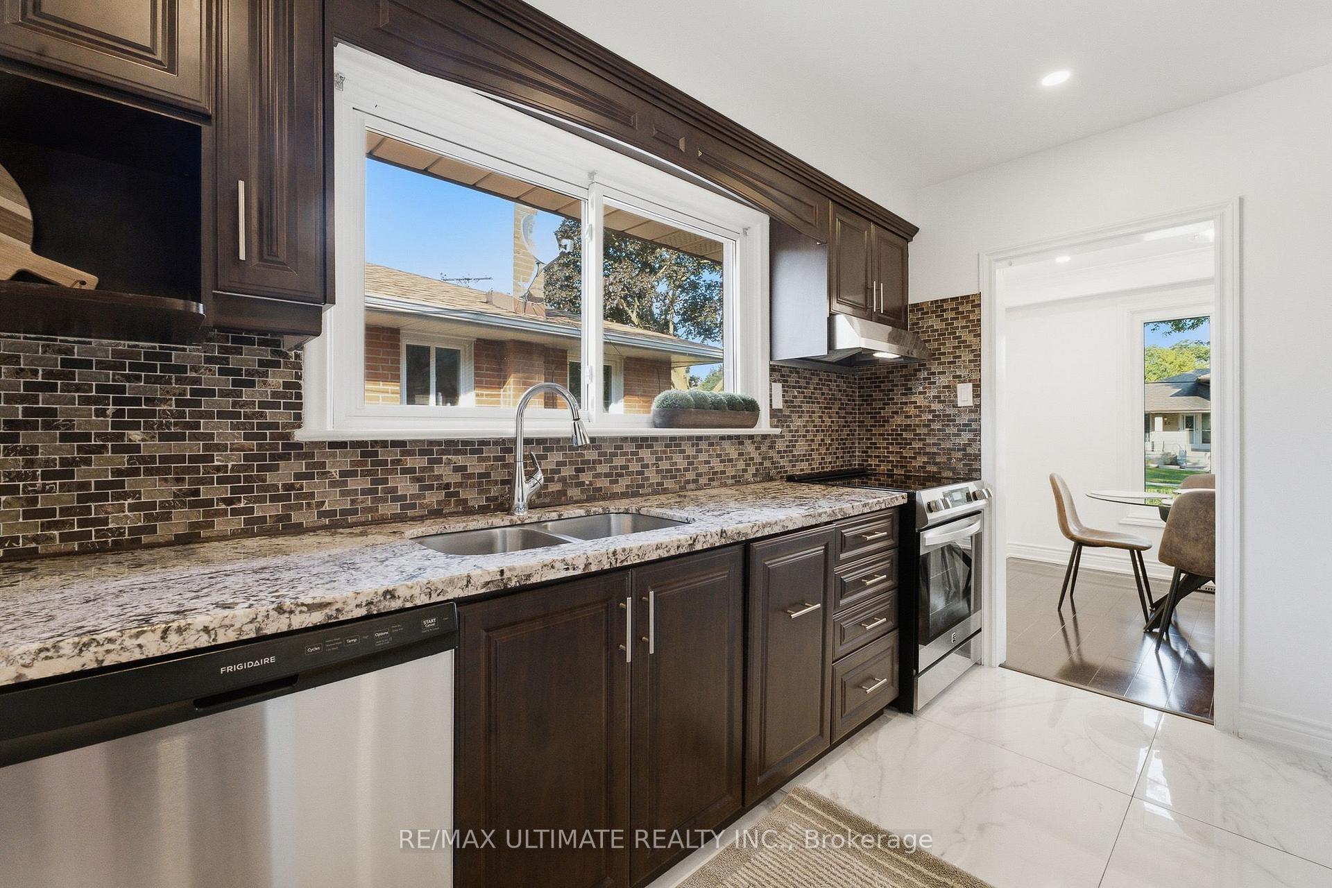 Photo 13 of 130 Thistle Down Boulevard, Etobicoke, Thistletown-Beaumonde Heights — HOMEH