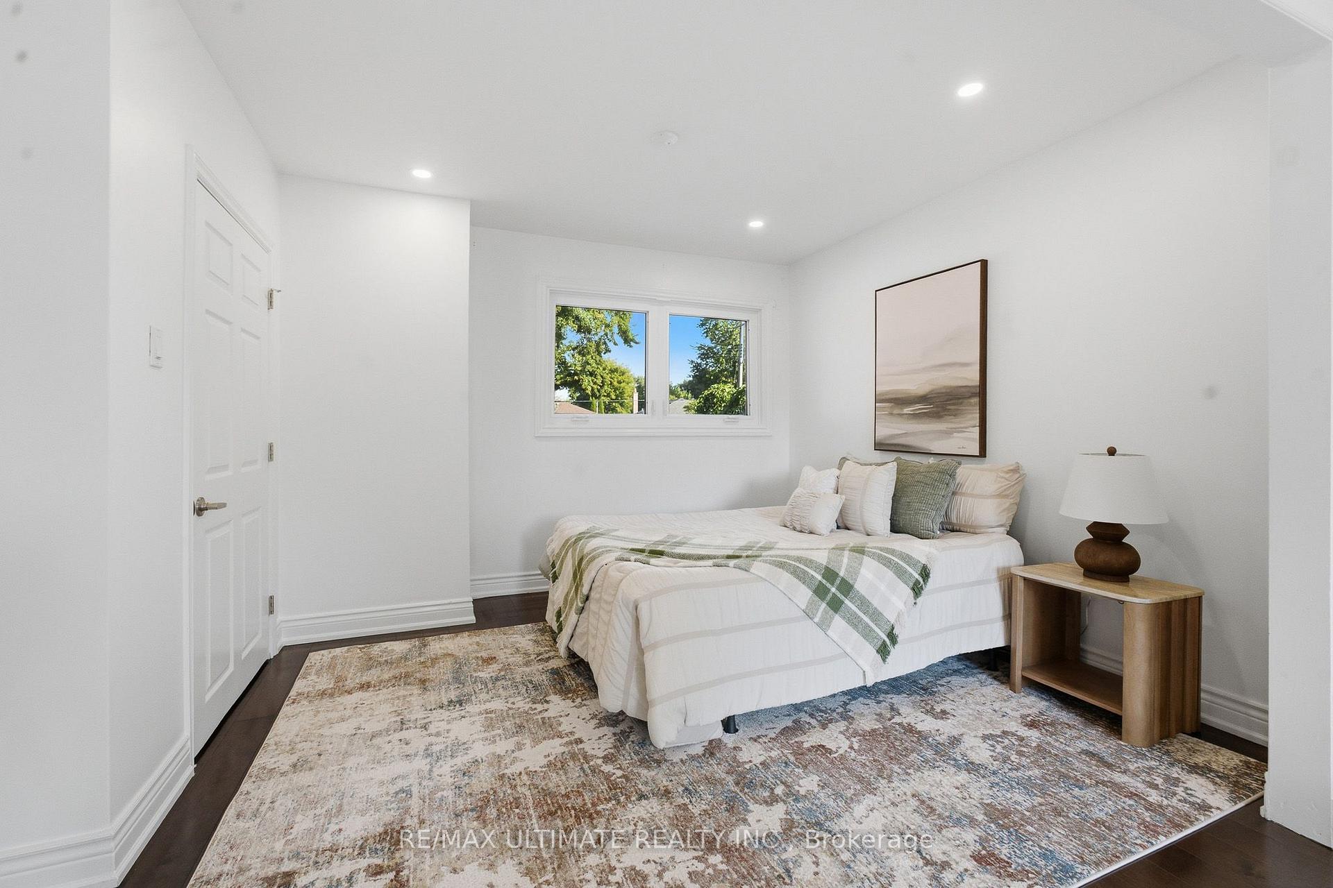 Photo 15 of 130 Thistle Down Boulevard, Etobicoke, Thistletown-Beaumonde Heights — HOMEH