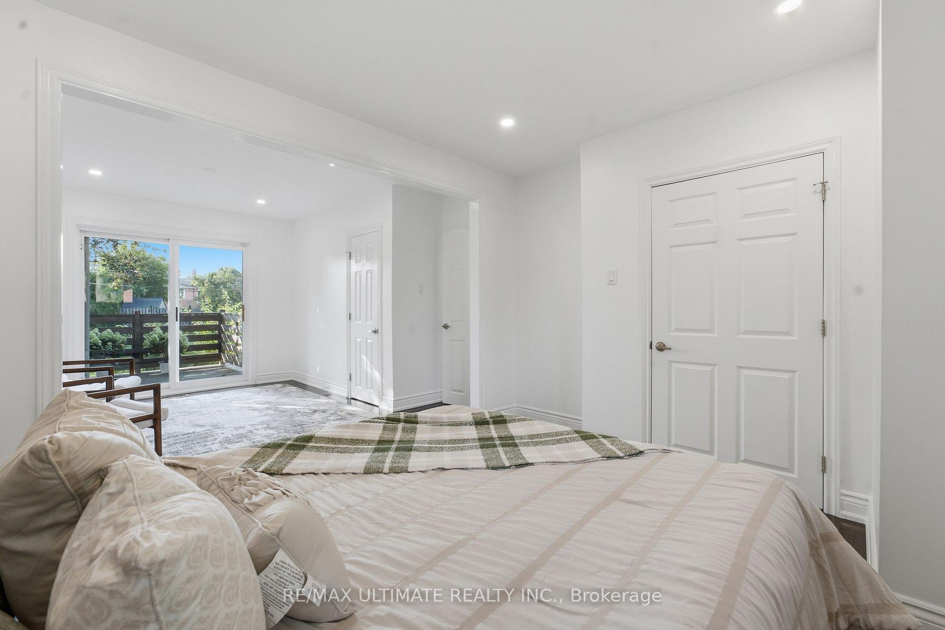 Photo 17 of 130 Thistle Down Boulevard, Etobicoke, Thistletown-Beaumonde Heights — HOMEH