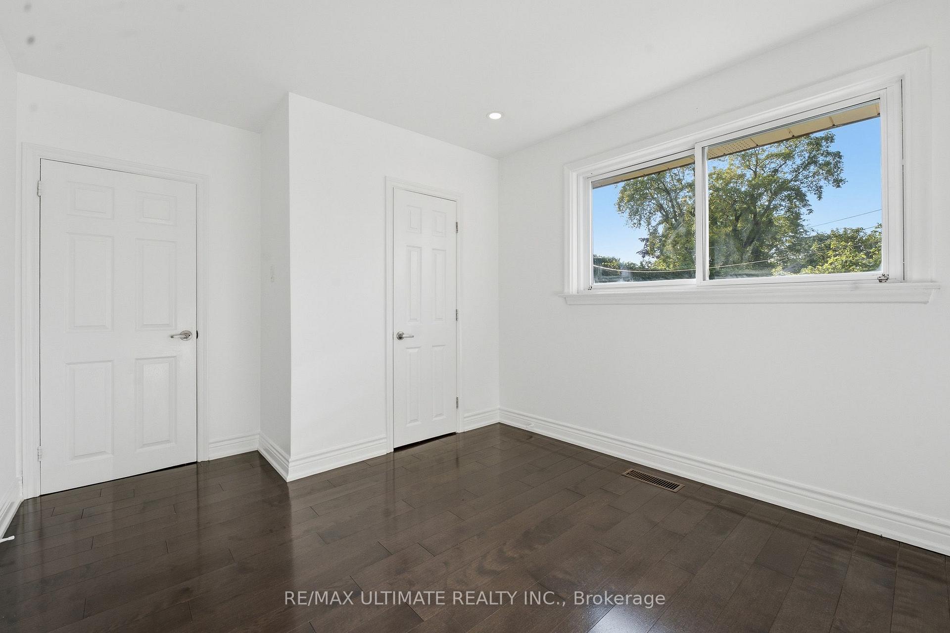 Photo 21 of 130 Thistle Down Boulevard, Etobicoke, Thistletown-Beaumonde Heights — HOMEH