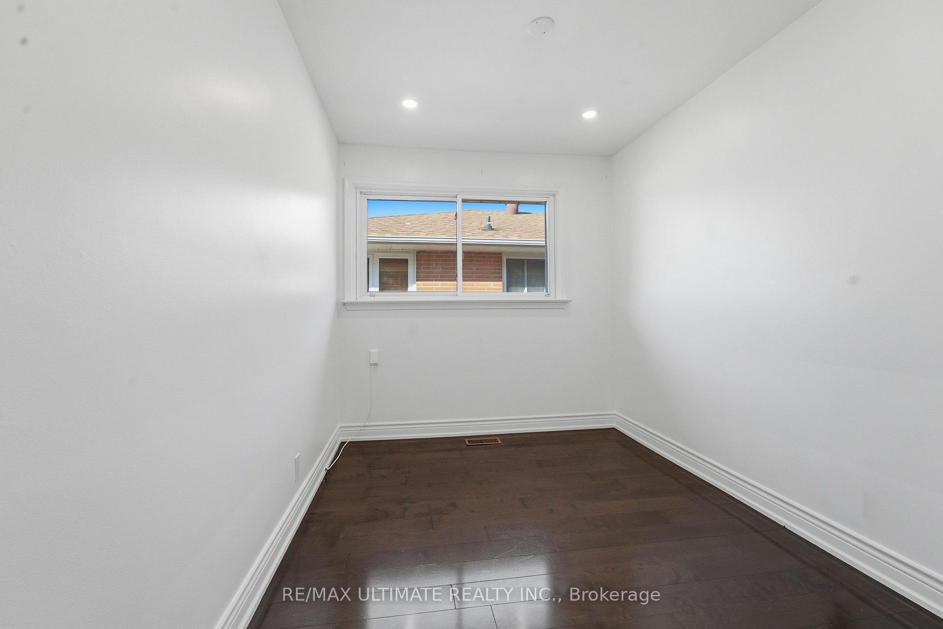 Photo 22 of 130 Thistle Down Boulevard, Etobicoke, Thistletown-Beaumonde Heights — HOMEH