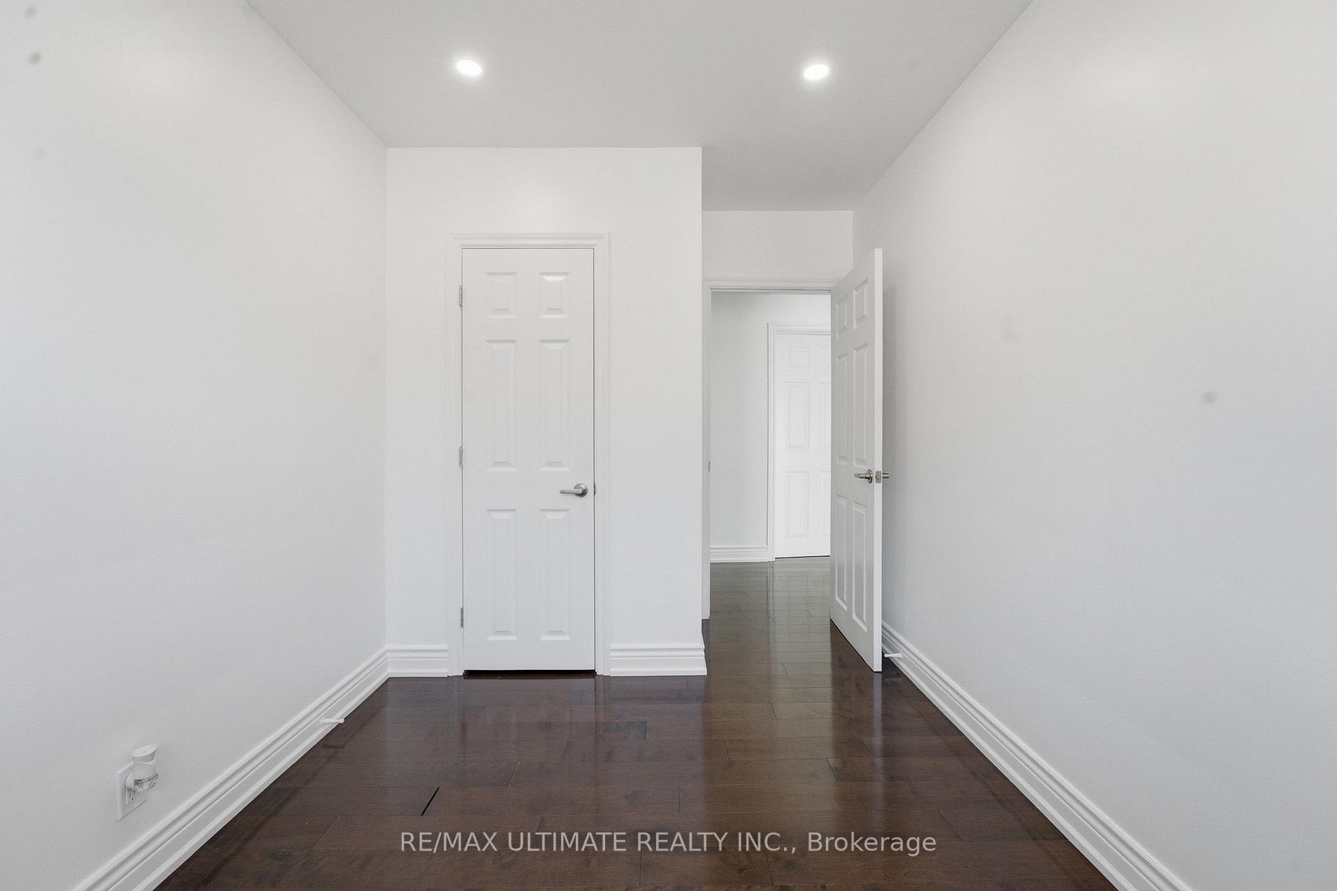 Photo 23 of 130 Thistle Down Boulevard, Etobicoke, Thistletown-Beaumonde Heights — HOMEH