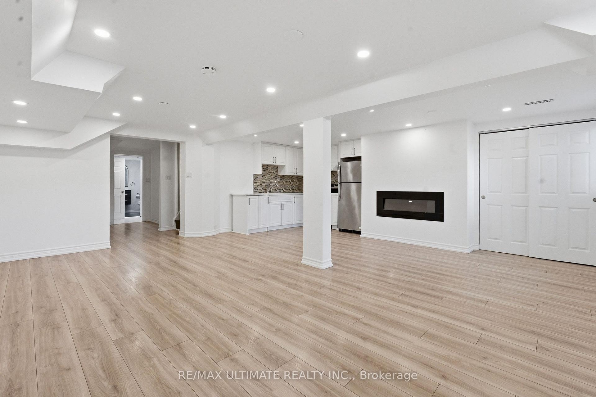 Photo 27 of 130 Thistle Down Boulevard, Etobicoke, Thistletown-Beaumonde Heights — HOMEH
