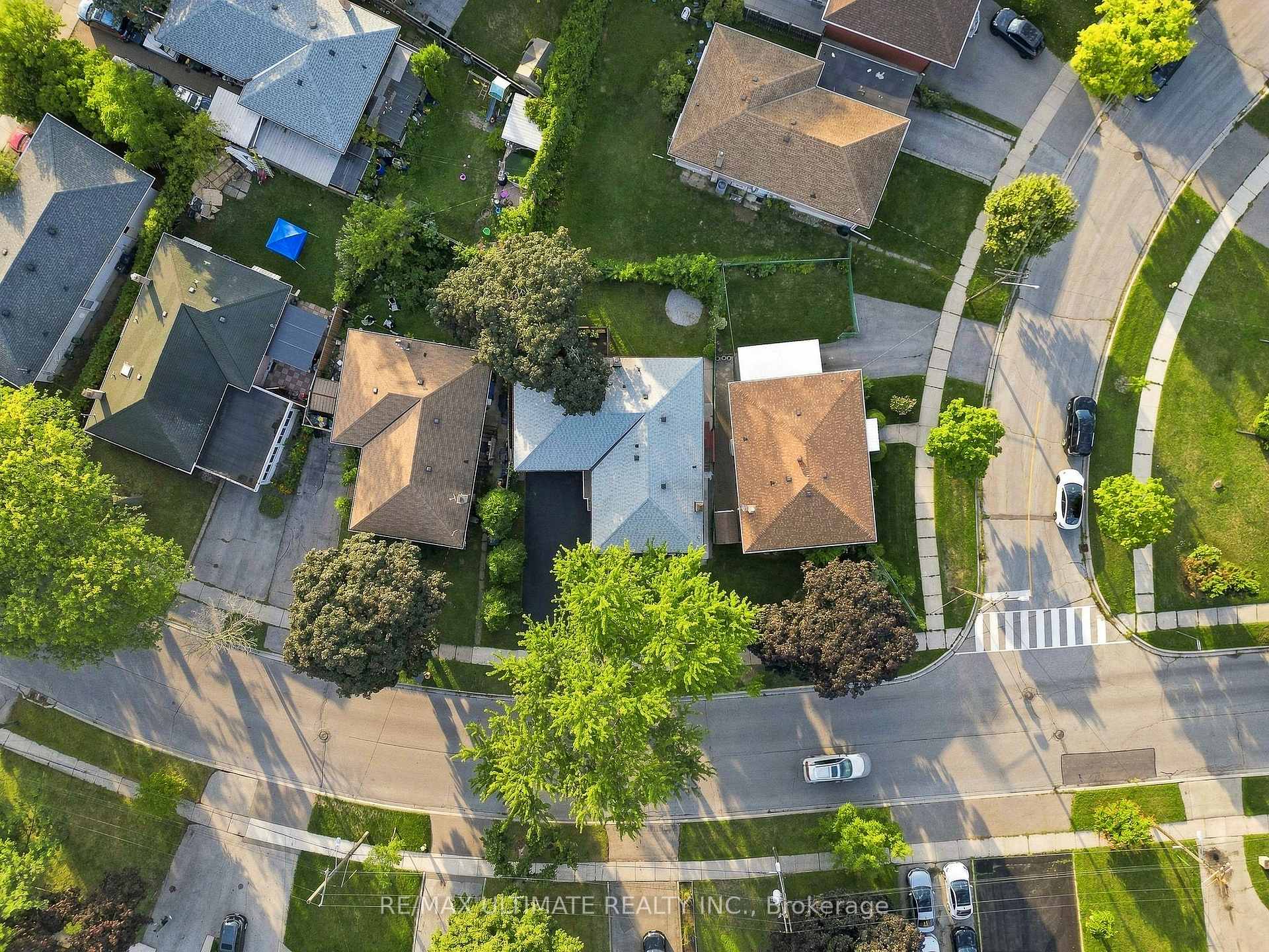 Photo 41 of 130 Thistle Down Boulevard, Etobicoke, Thistletown-Beaumonde Heights — HOMEH