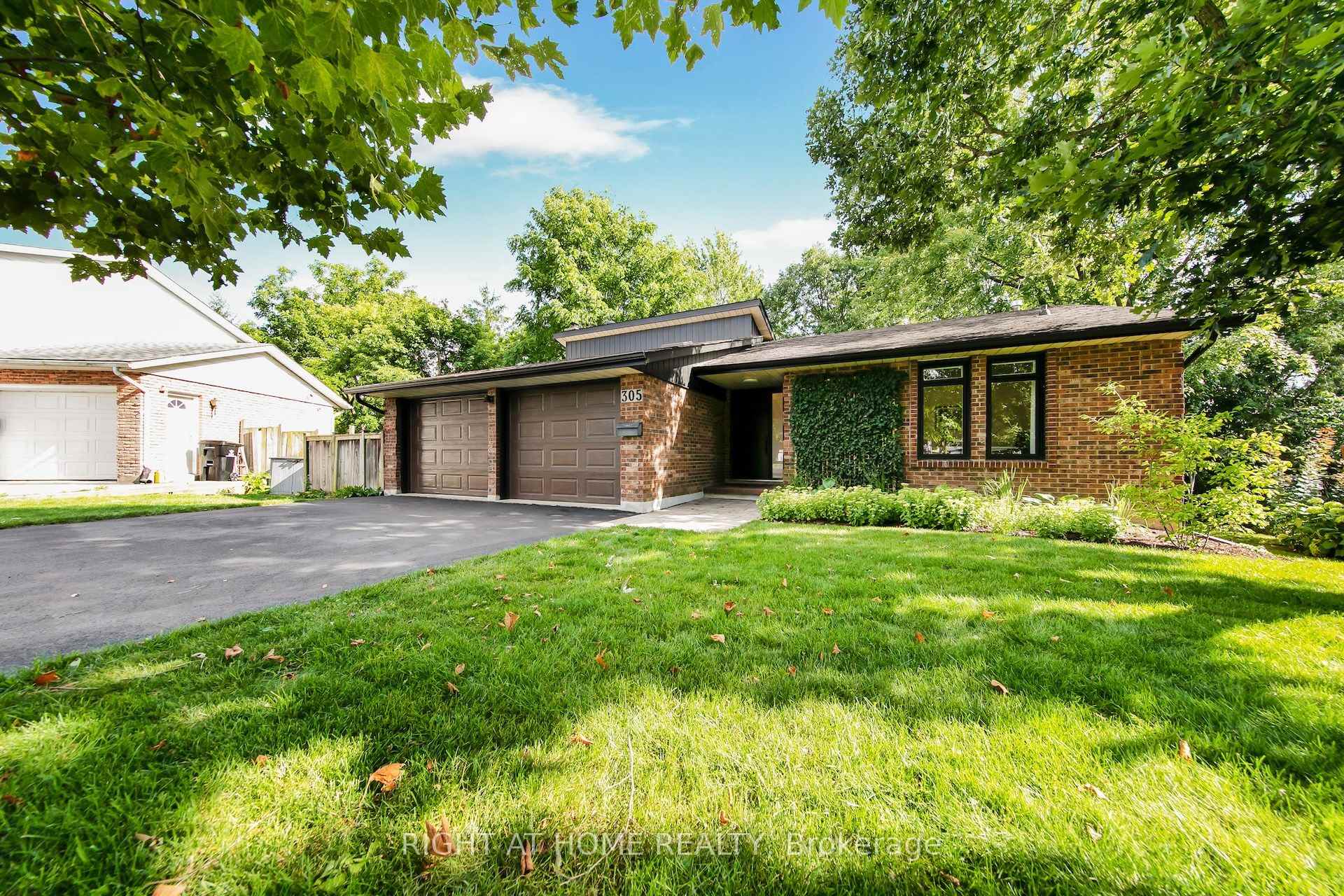 Photo 1 of 305 Daleside Place N, Waterloo, Lakeshore Village — HOMEH
