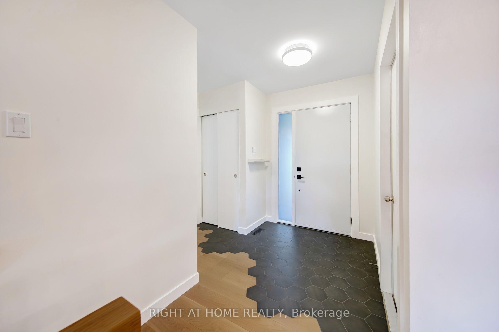 Photo 2 of 305 Daleside Place N, Waterloo, Lakeshore Village — HOMEH