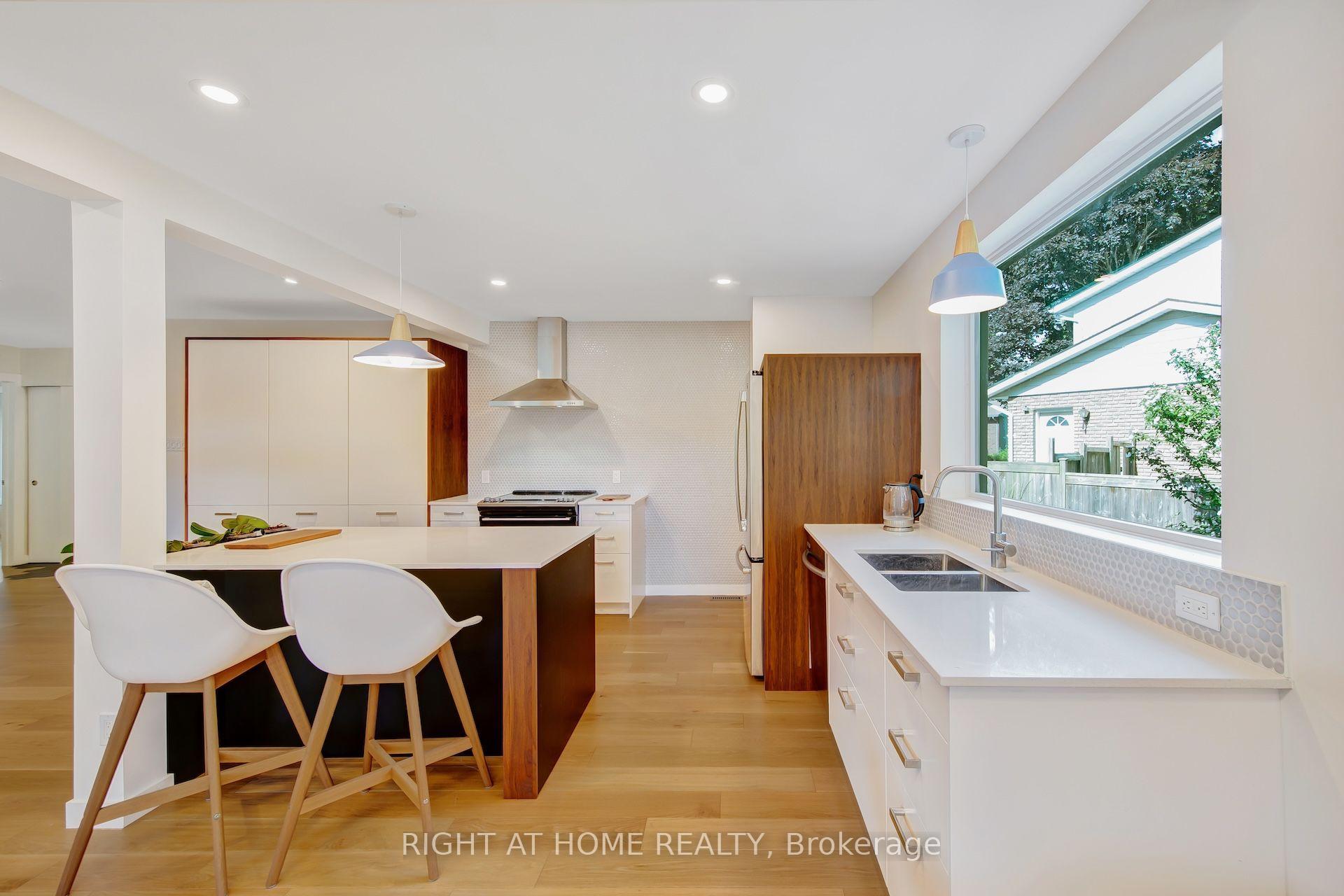 Photo 10 of 305 Daleside Place N, Waterloo, Lakeshore Village — HOMEH