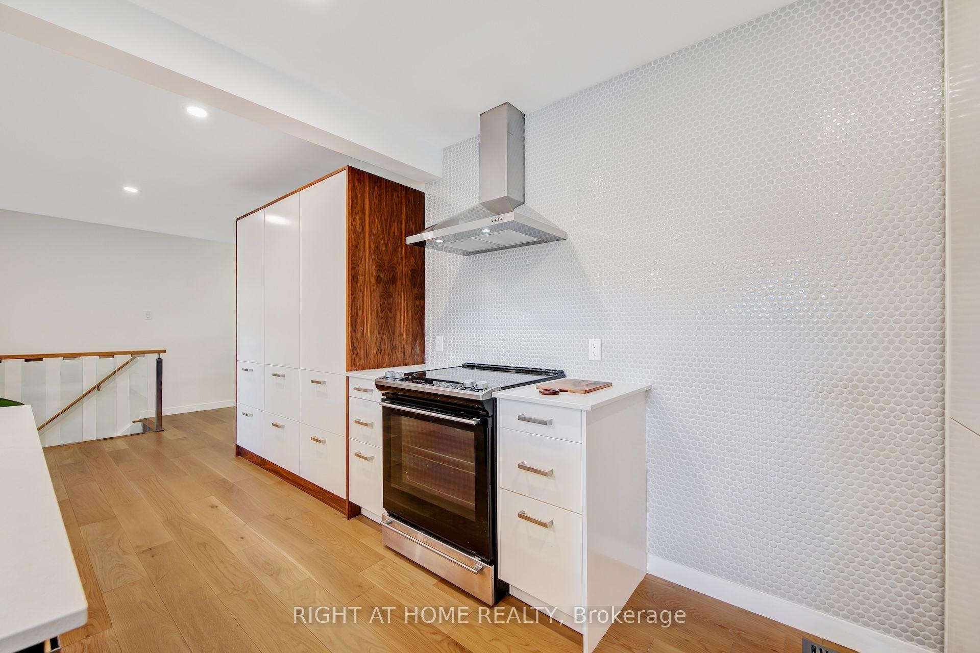 Photo 15 of 305 Daleside Place N, Waterloo, Lakeshore Village — HOMEH