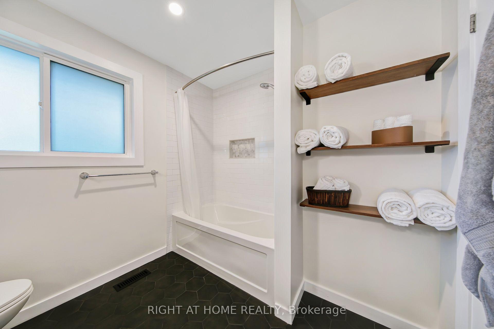 Photo 23 of 305 Daleside Place N, Waterloo, Lakeshore Village — HOMEH