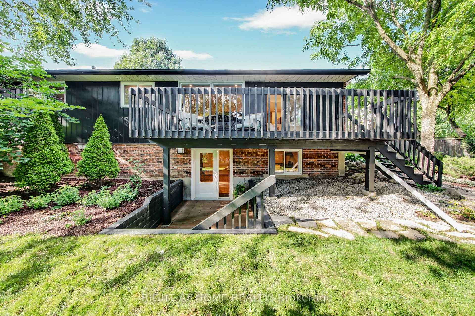 Photo 30 of 305 Daleside Place N, Waterloo, Lakeshore Village — HOMEH