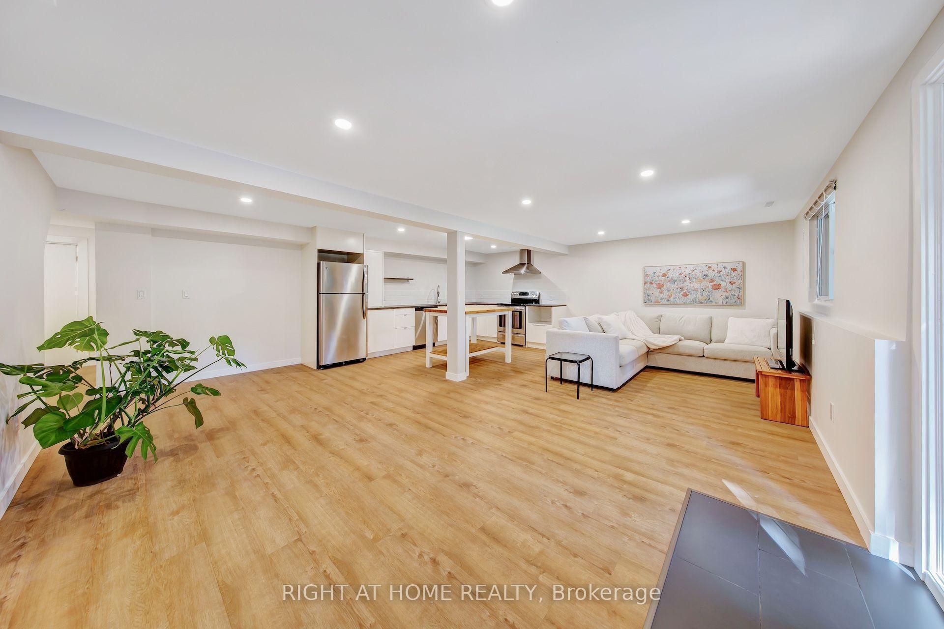 Photo 37 of 305 Daleside Place N, Waterloo, Lakeshore Village — HOMEH