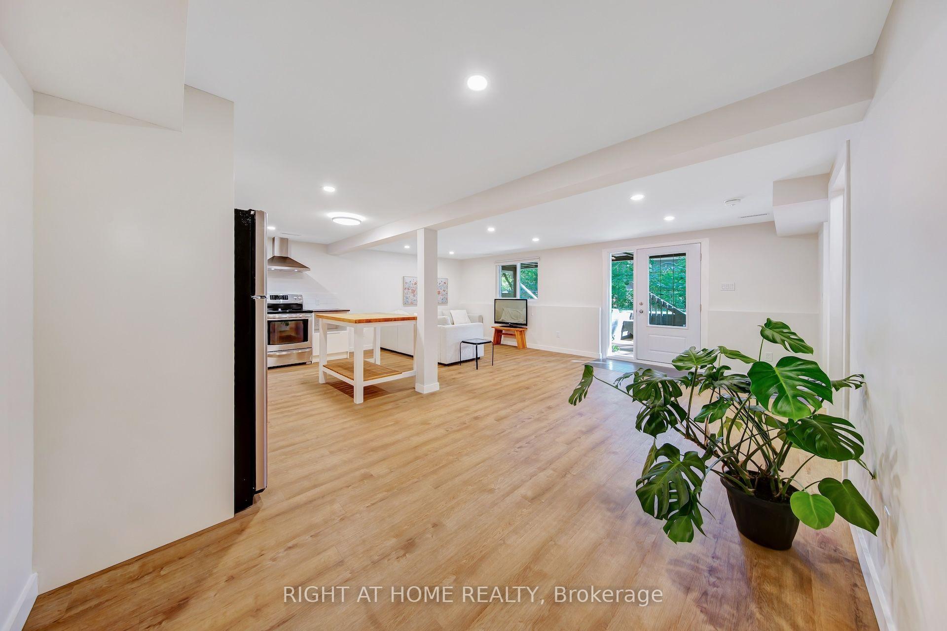 Photo 38 of 305 Daleside Place N, Waterloo, Lakeshore Village — HOMEH
