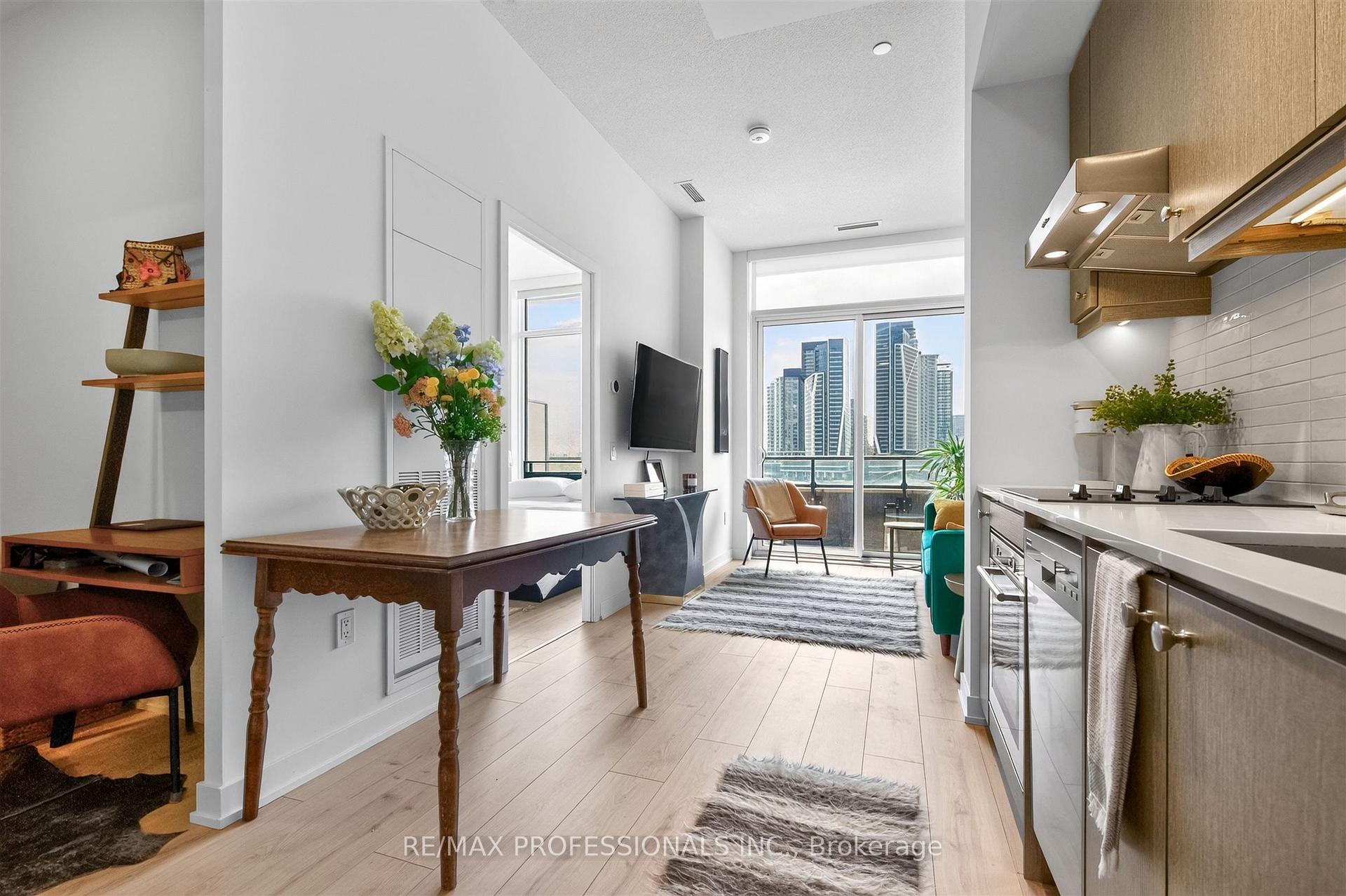 Photo 9 of Unit 604, 9 Tecumseth Street, Toronto, Niagara — HOMEH