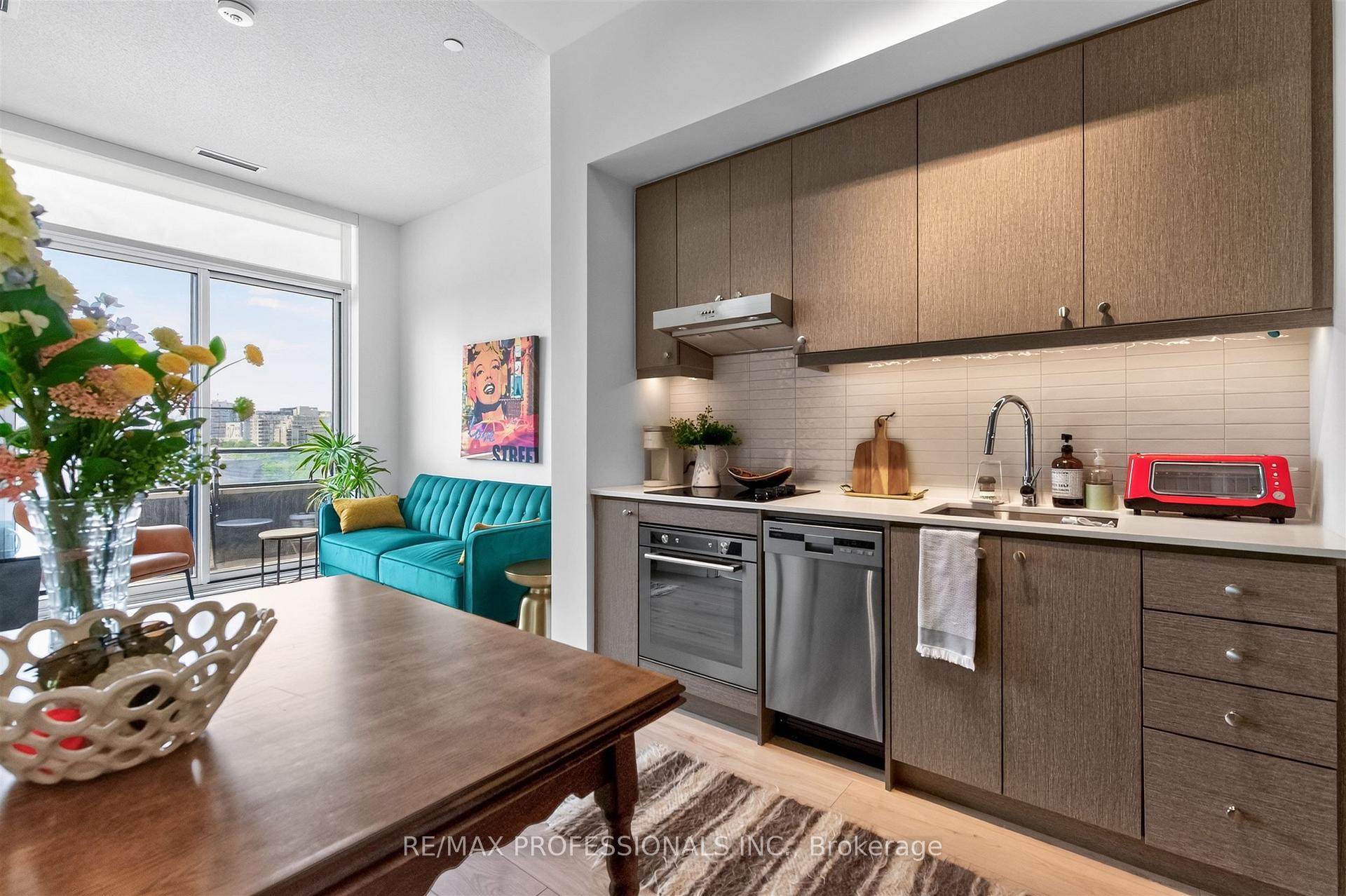 Photo 10 of Unit 604, 9 Tecumseth Street, Toronto, Niagara — HOMEH