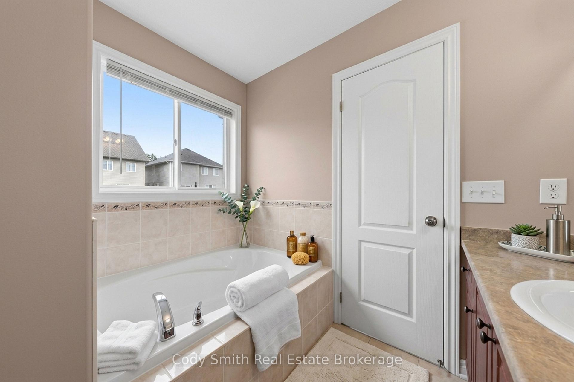 Photo 21 of 88 Pearl Drive, Orillia — HOMEH