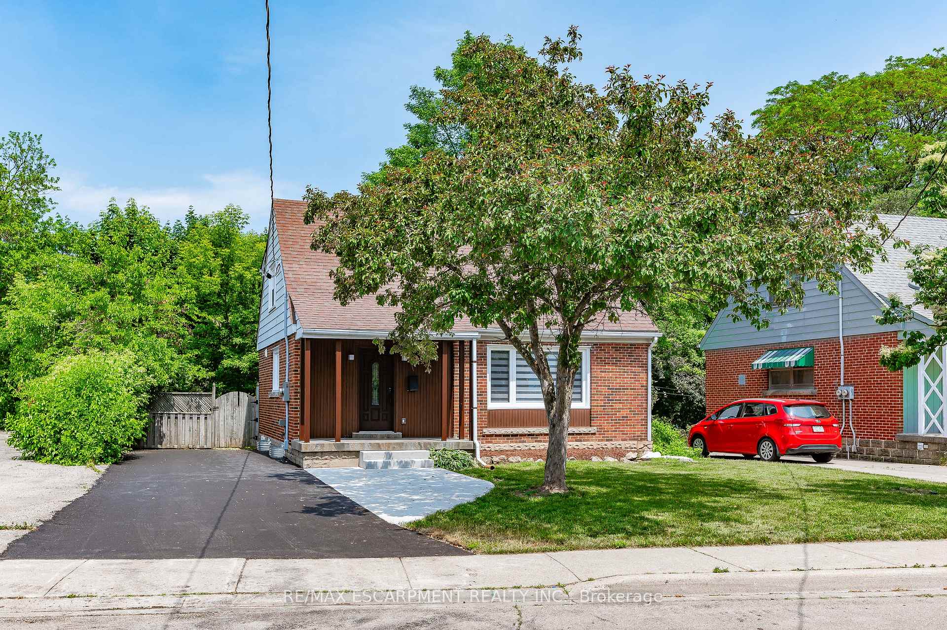 Photo 1 of 723 Hager Avenue, Burlington, Brant — HOMEH