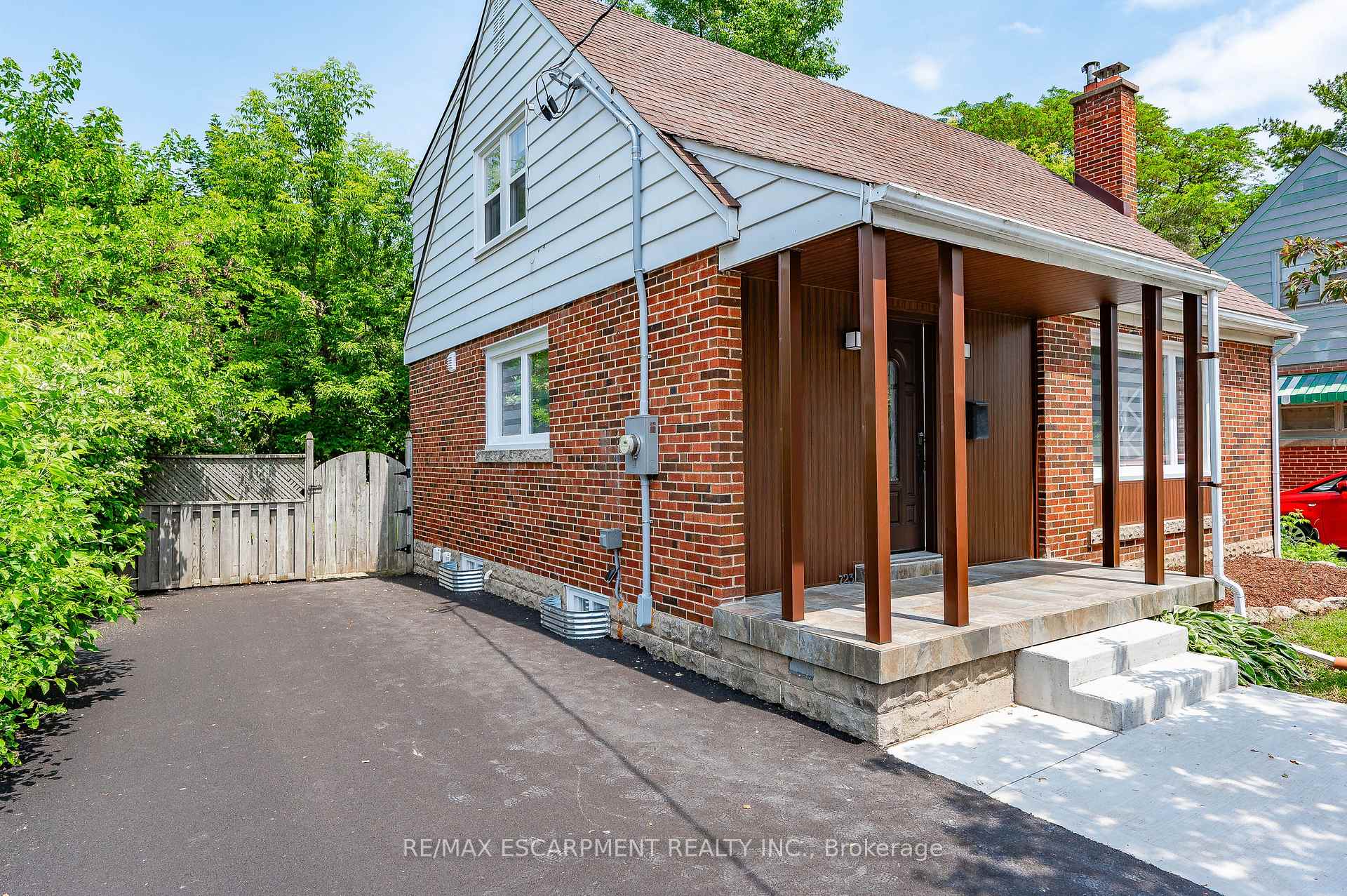 Photo 2 of 723 Hager Avenue, Burlington, Brant — HOMEH