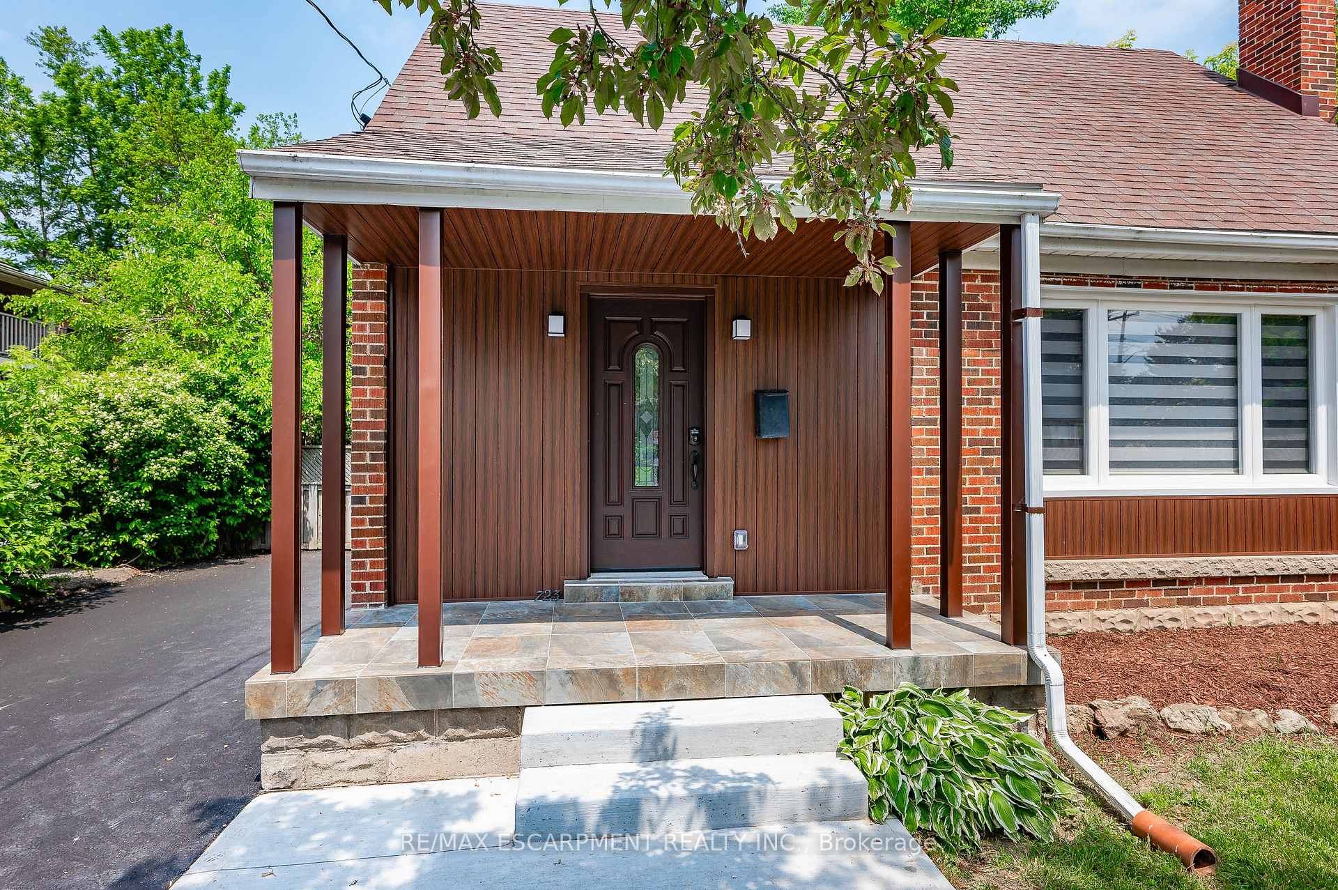 Photo 4 of 723 Hager Avenue, Burlington, Brant — HOMEH