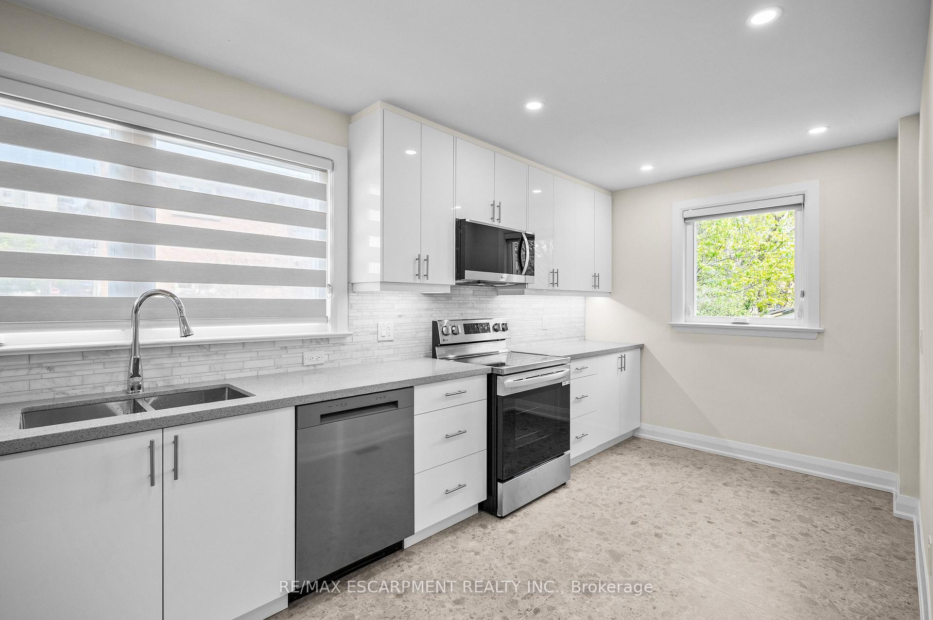 Photo 8 of 723 Hager Avenue, Burlington, Brant — HOMEH