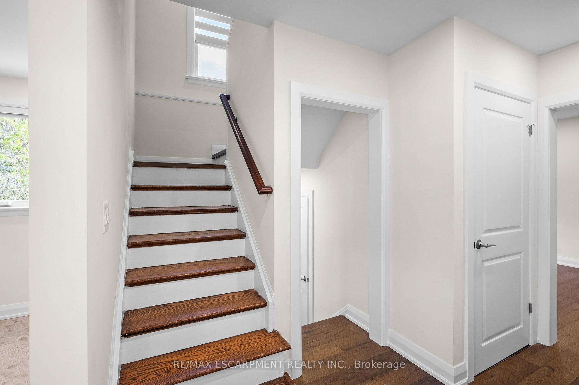 Photo 17 of 723 Hager Avenue, Burlington, Brant — HOMEH