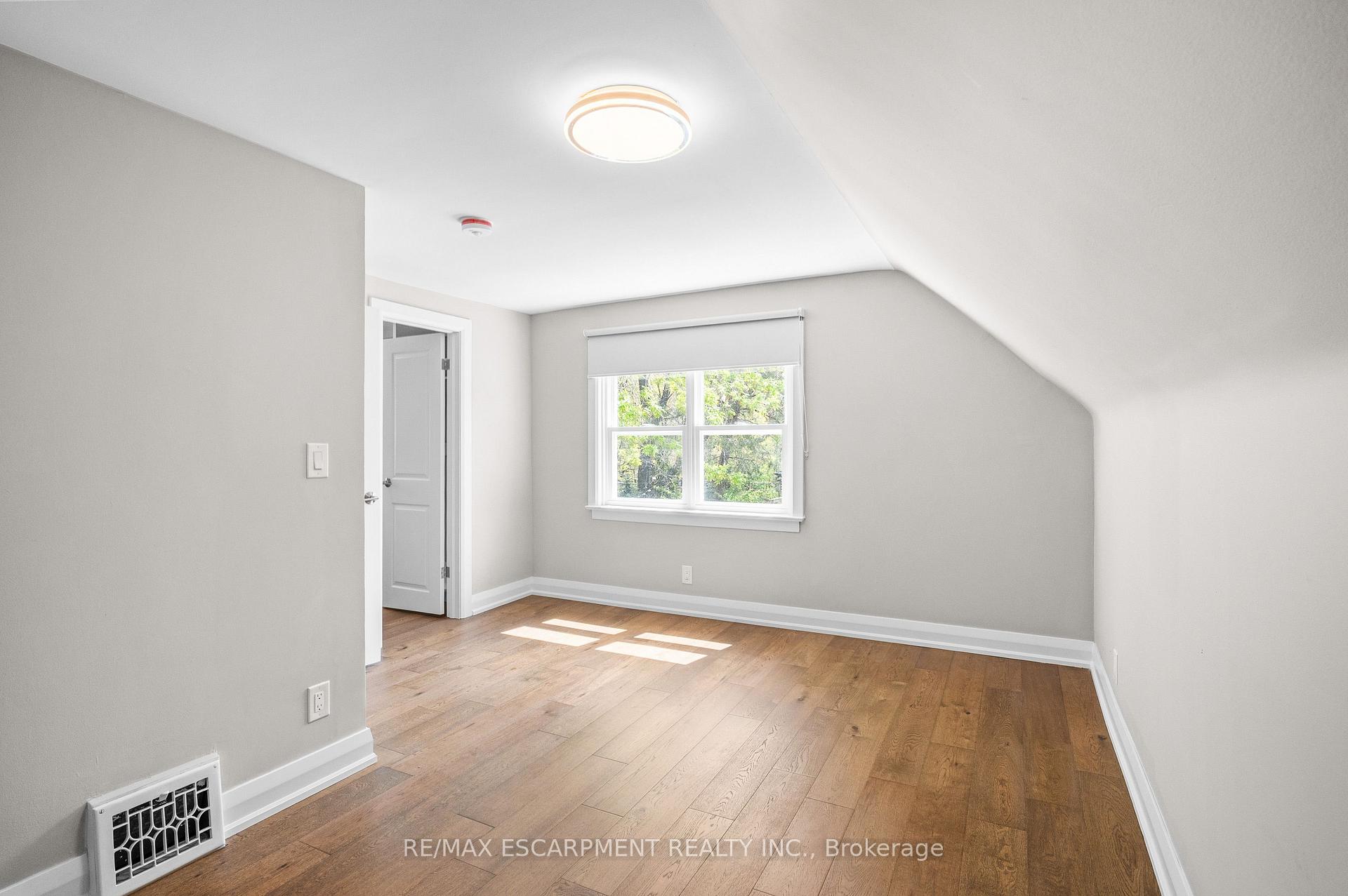 Photo 21 of 723 Hager Avenue, Burlington, Brant — HOMEH