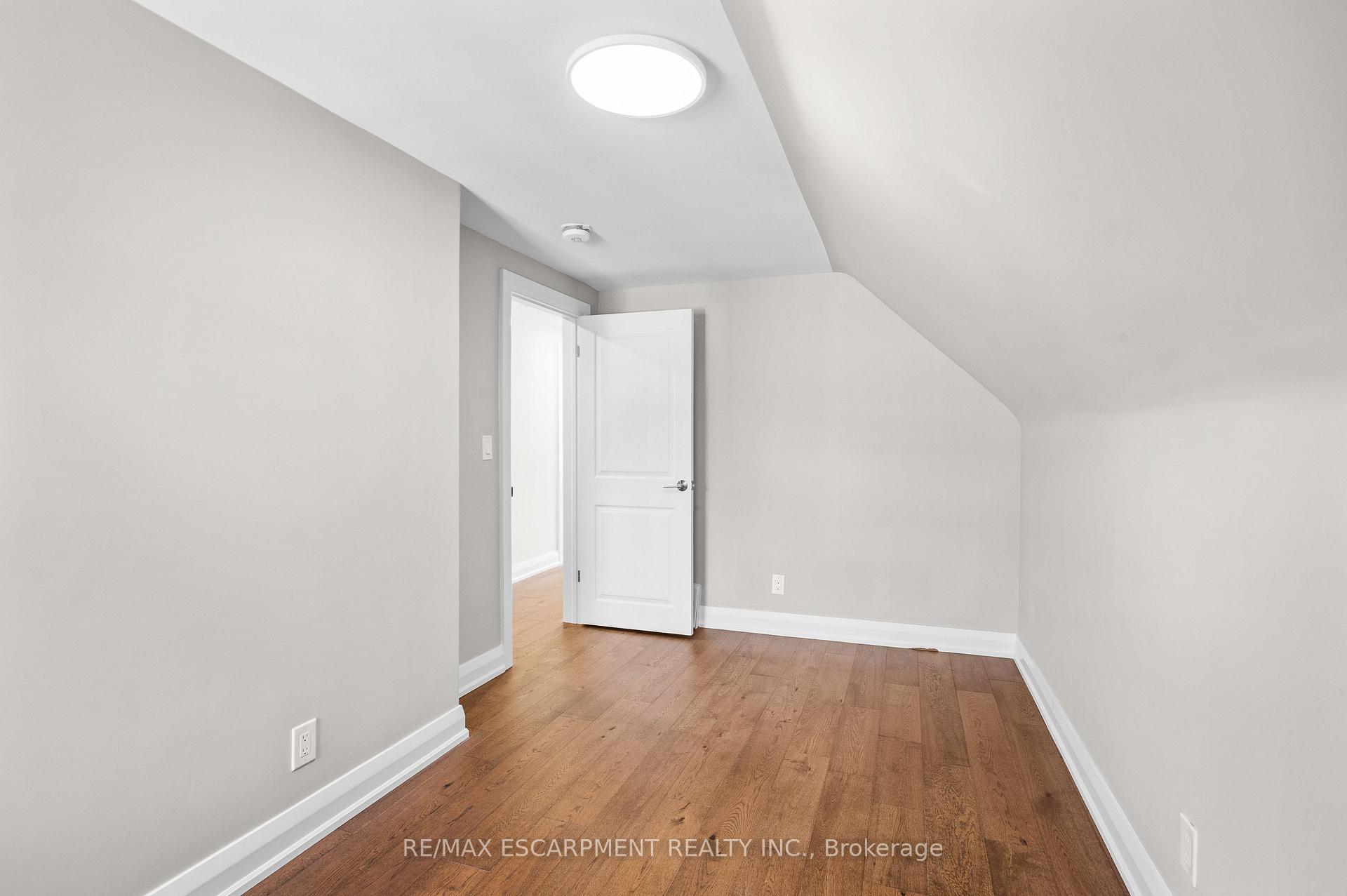 Photo 25 of 723 Hager Avenue, Burlington, Brant — HOMEH