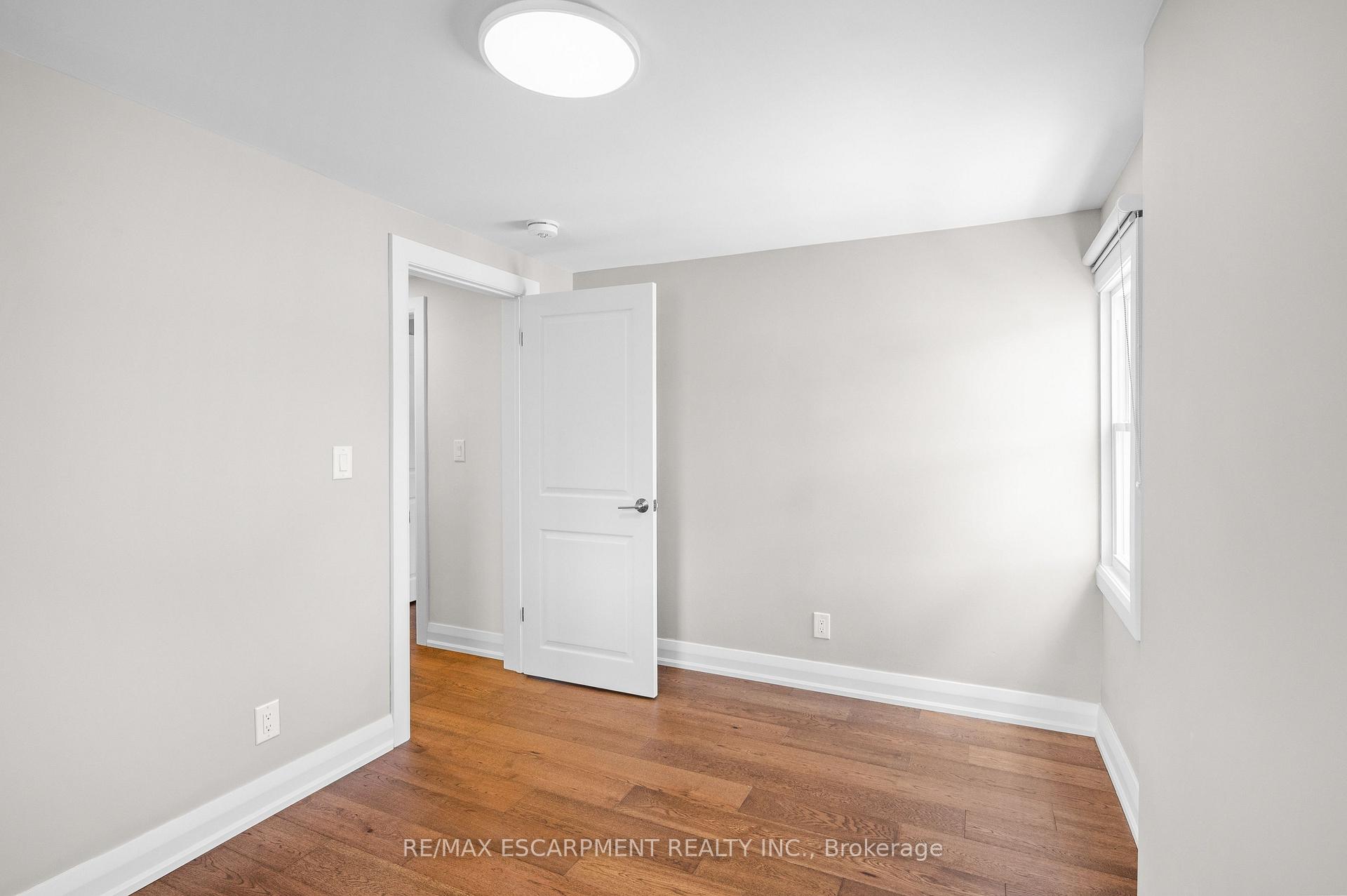 Photo 27 of 723 Hager Avenue, Burlington, Brant — HOMEH