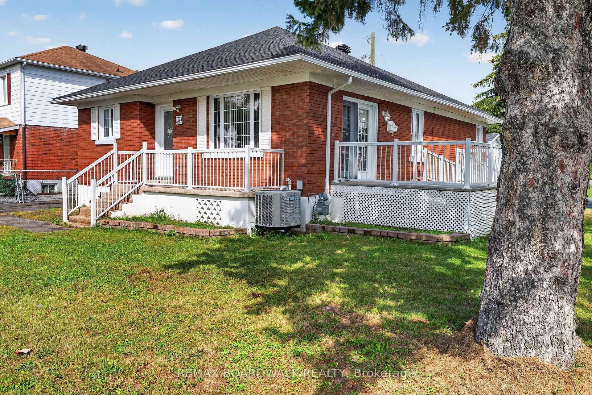 Photo 2 of 583 Donald Street, Ottawa, Overbrook/Castle Heights — HOMEH