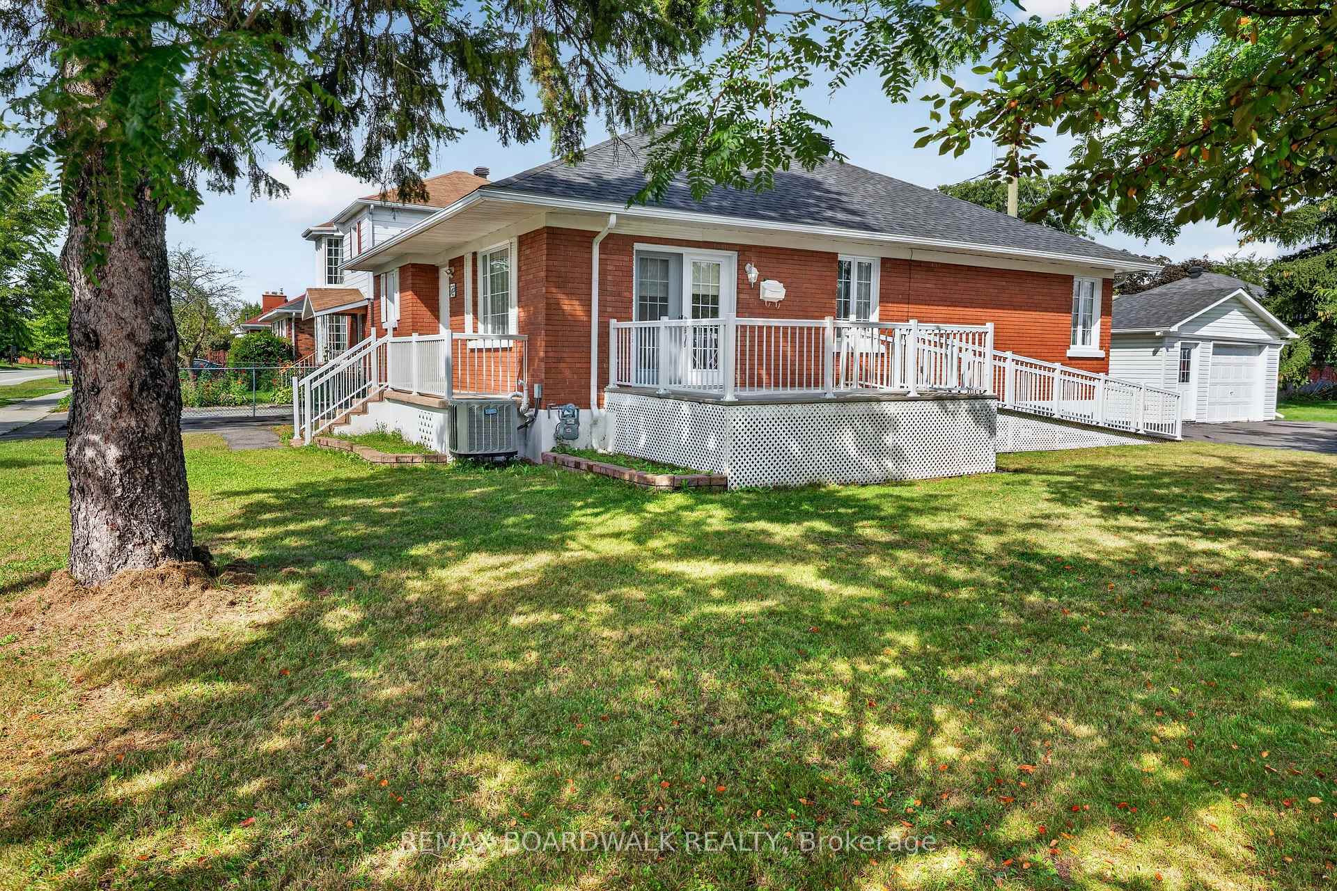Photo 3 of 583 Donald Street, Ottawa, Overbrook/Castle Heights — HOMEH