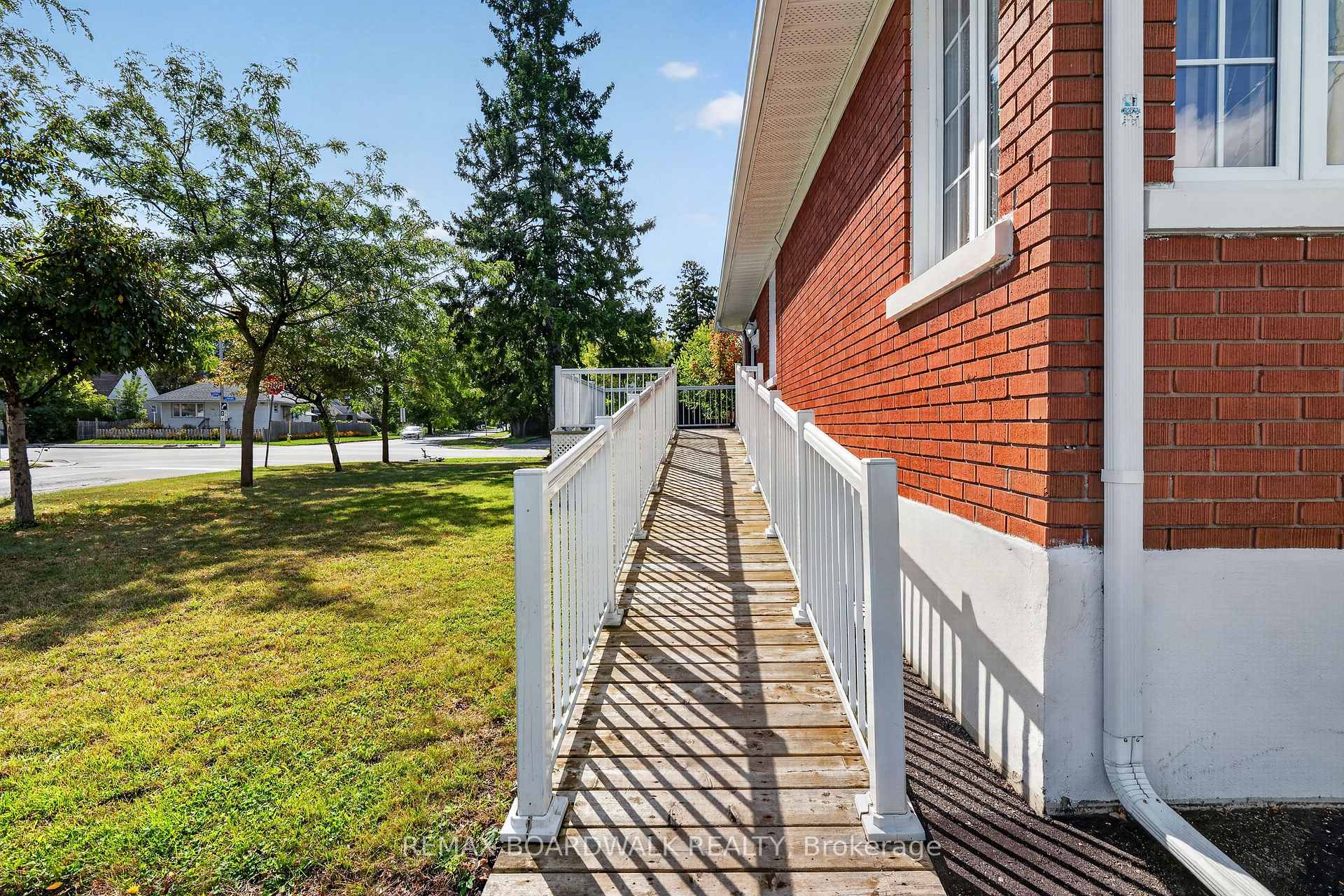 Photo 5 of 583 Donald Street, Ottawa, Overbrook/Castle Heights — HOMEH