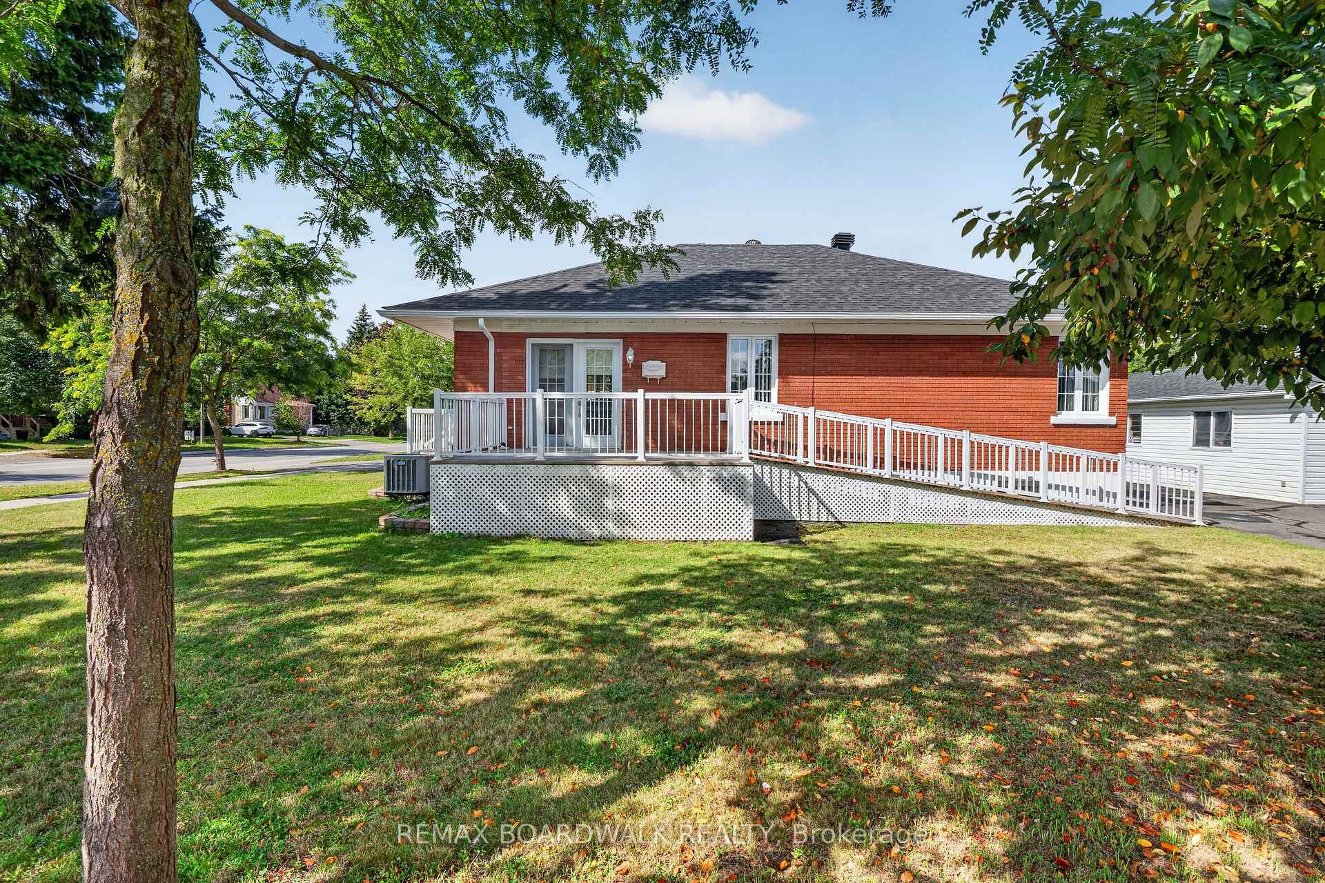Photo 6 of 583 Donald Street, Ottawa, Overbrook/Castle Heights — HOMEH