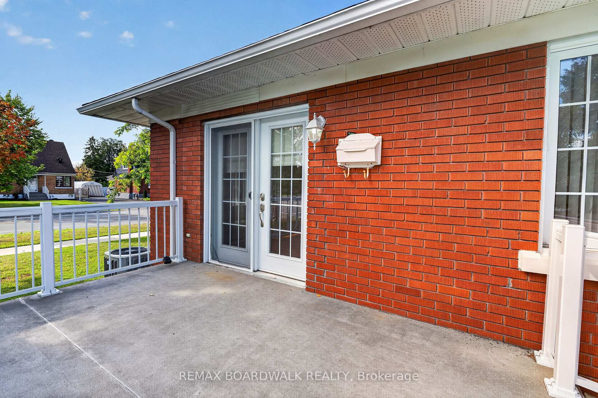 Photo 7 of 583 Donald Street, Ottawa, Overbrook/Castle Heights — HOMEH
