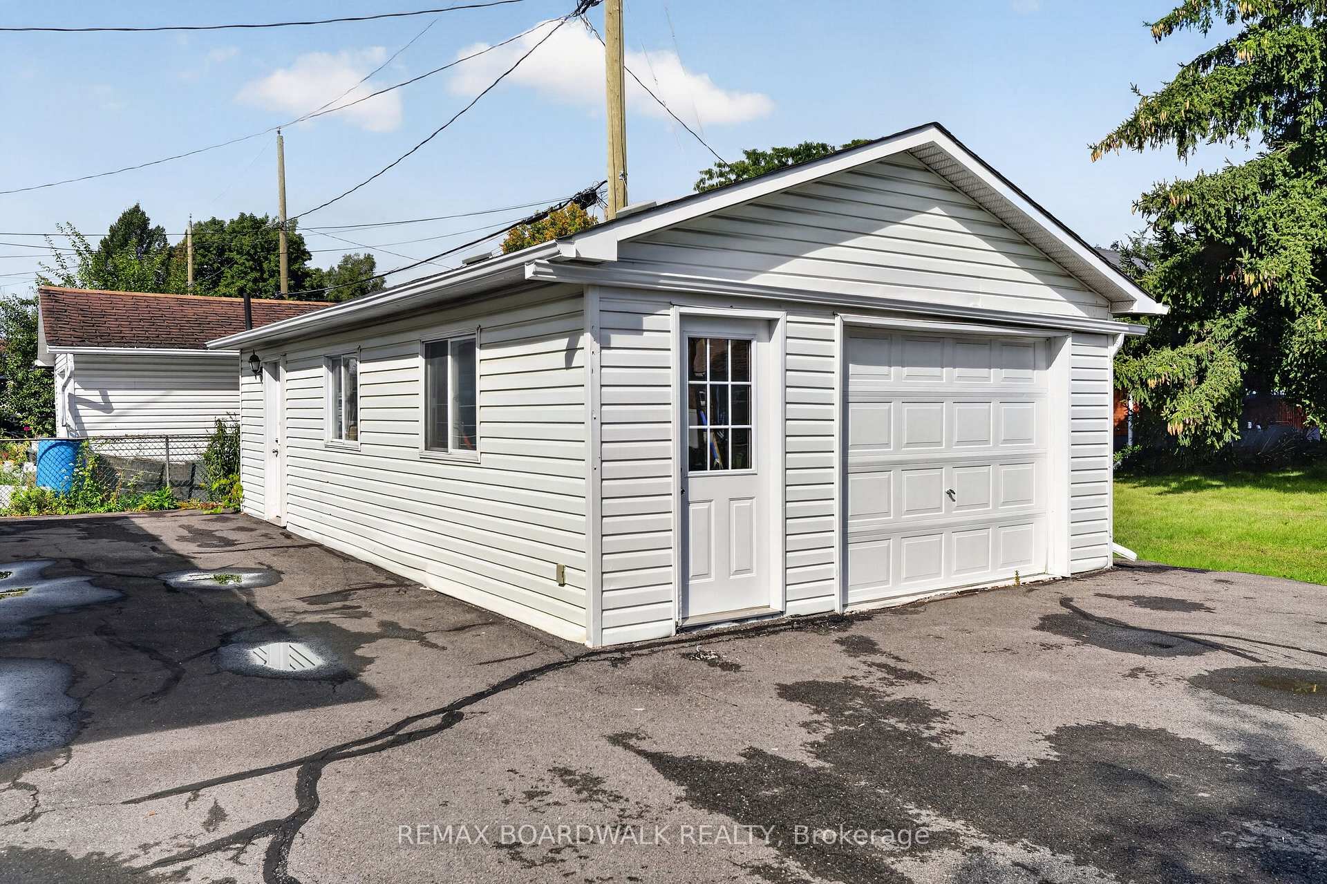 Photo 8 of 583 Donald Street, Ottawa, Overbrook/Castle Heights — HOMEH