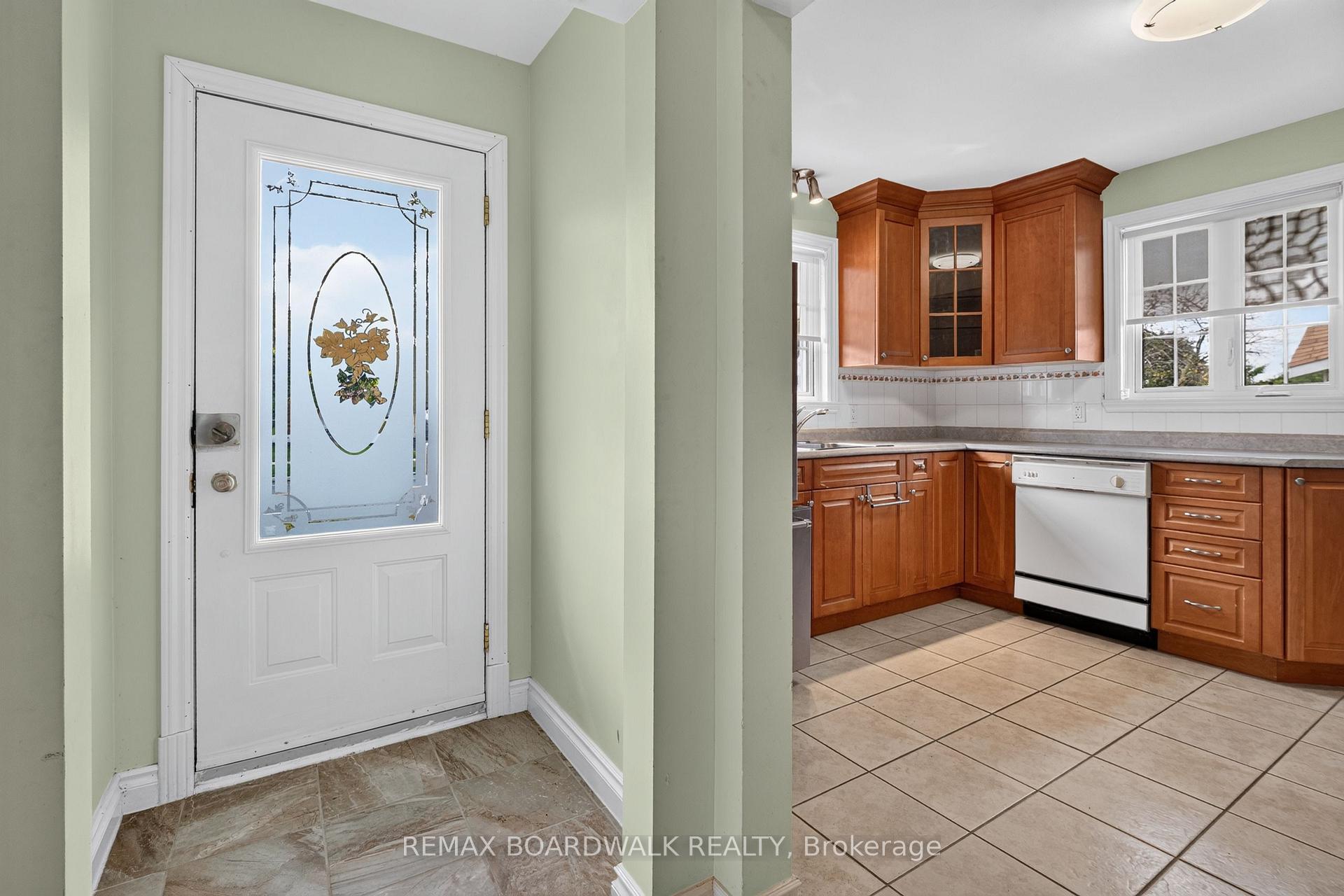 Photo 10 of 583 Donald Street, Ottawa, Overbrook/Castle Heights — HOMEH
