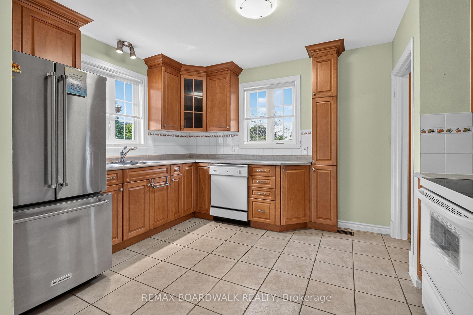 Photo 11 of 583 Donald Street, Ottawa, Overbrook/Castle Heights — HOMEH