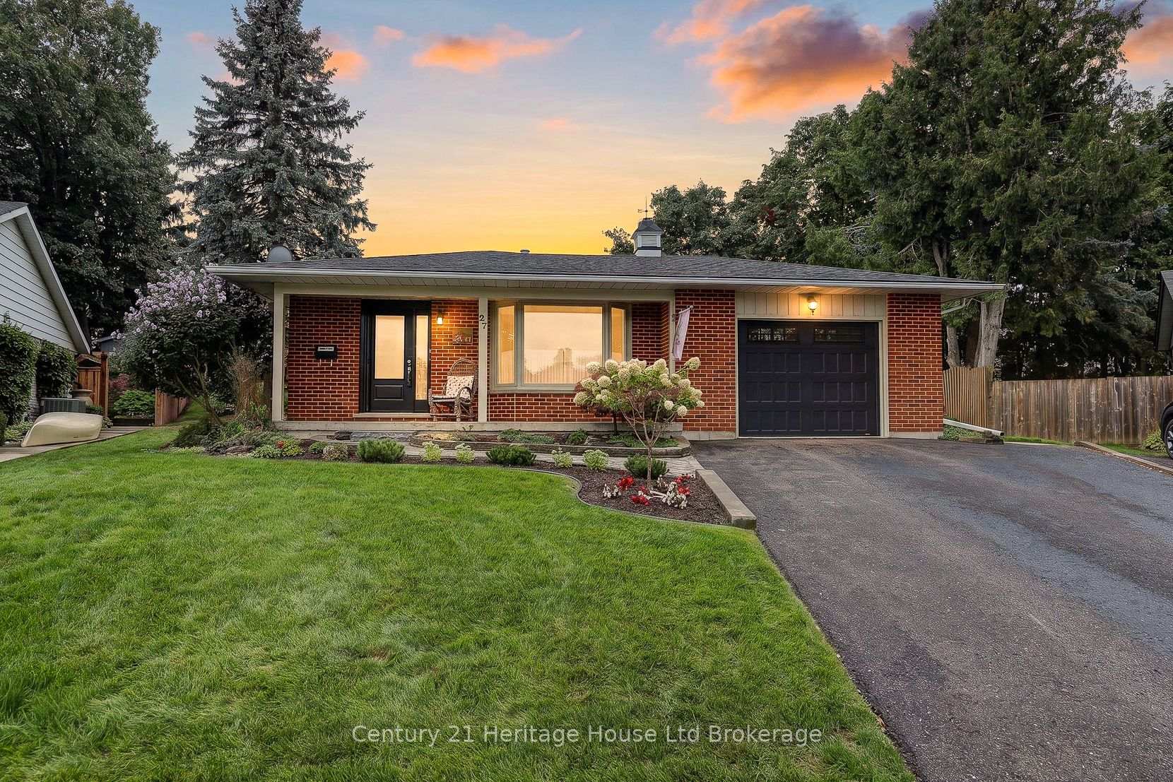 Photo 1 of 27 Silcox Place, Woodstock, Woodstock - North — HOMEH