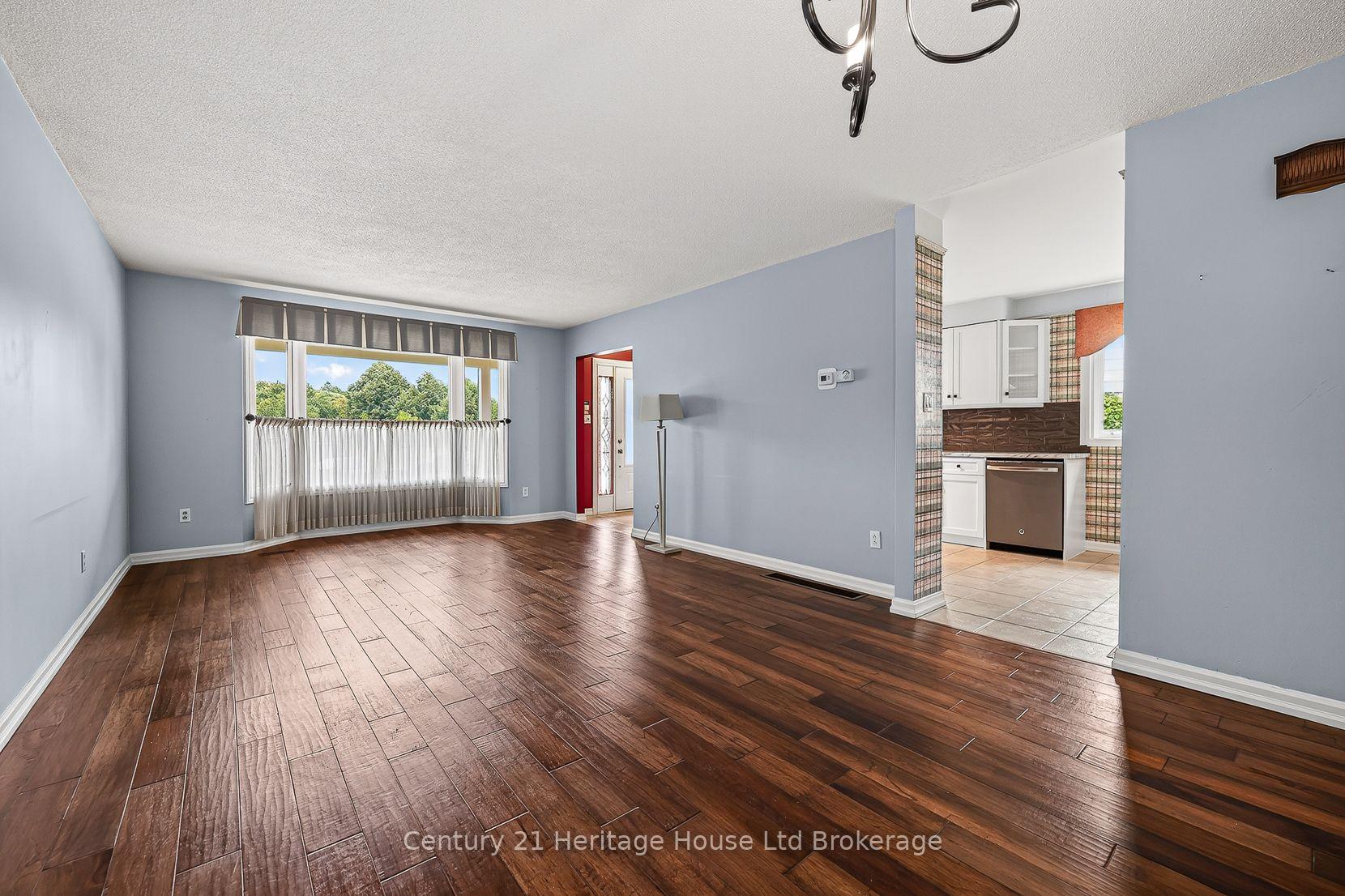 Photo 2 of 27 Silcox Place, Woodstock, Woodstock - North — HOMEH