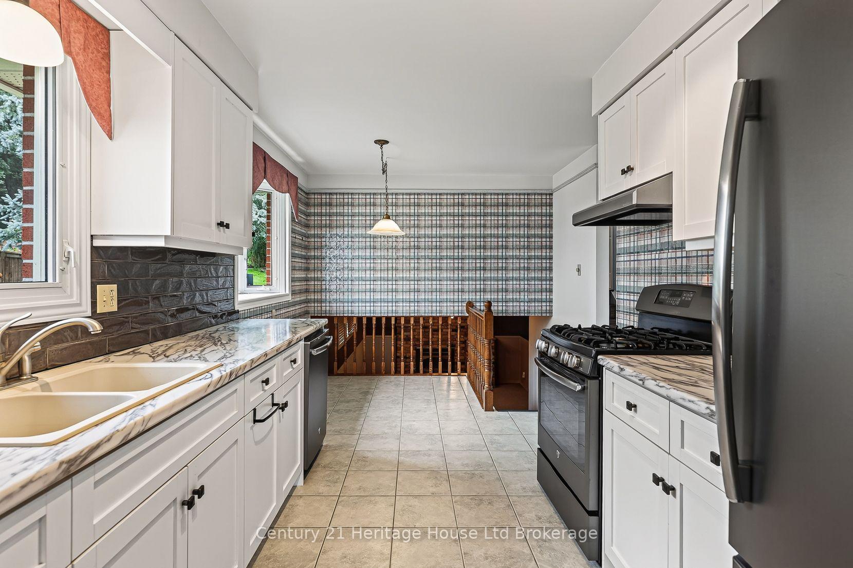 Photo 3 of 27 Silcox Place, Woodstock, Woodstock - North — HOMEH