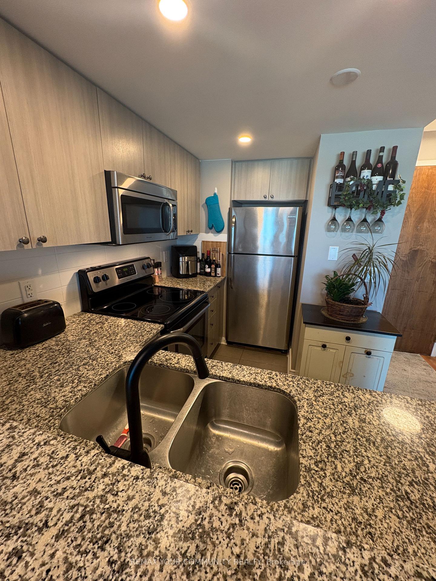 Photo 3 of Unit 604, 1235 Bayly Street, Pickering, Bay Ridges — HOMEH